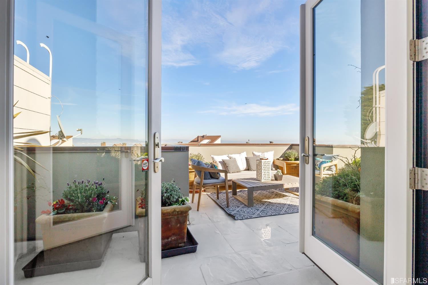 950 Corbett Avenue Unit: 3