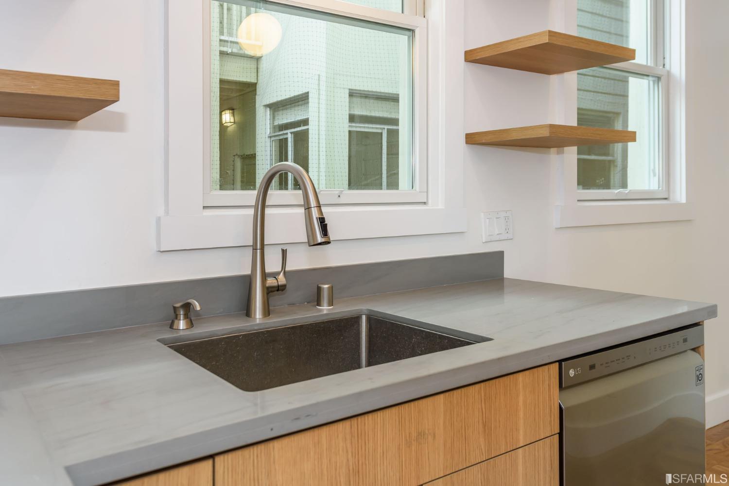 1100 Leavenworth Street Unit: 2