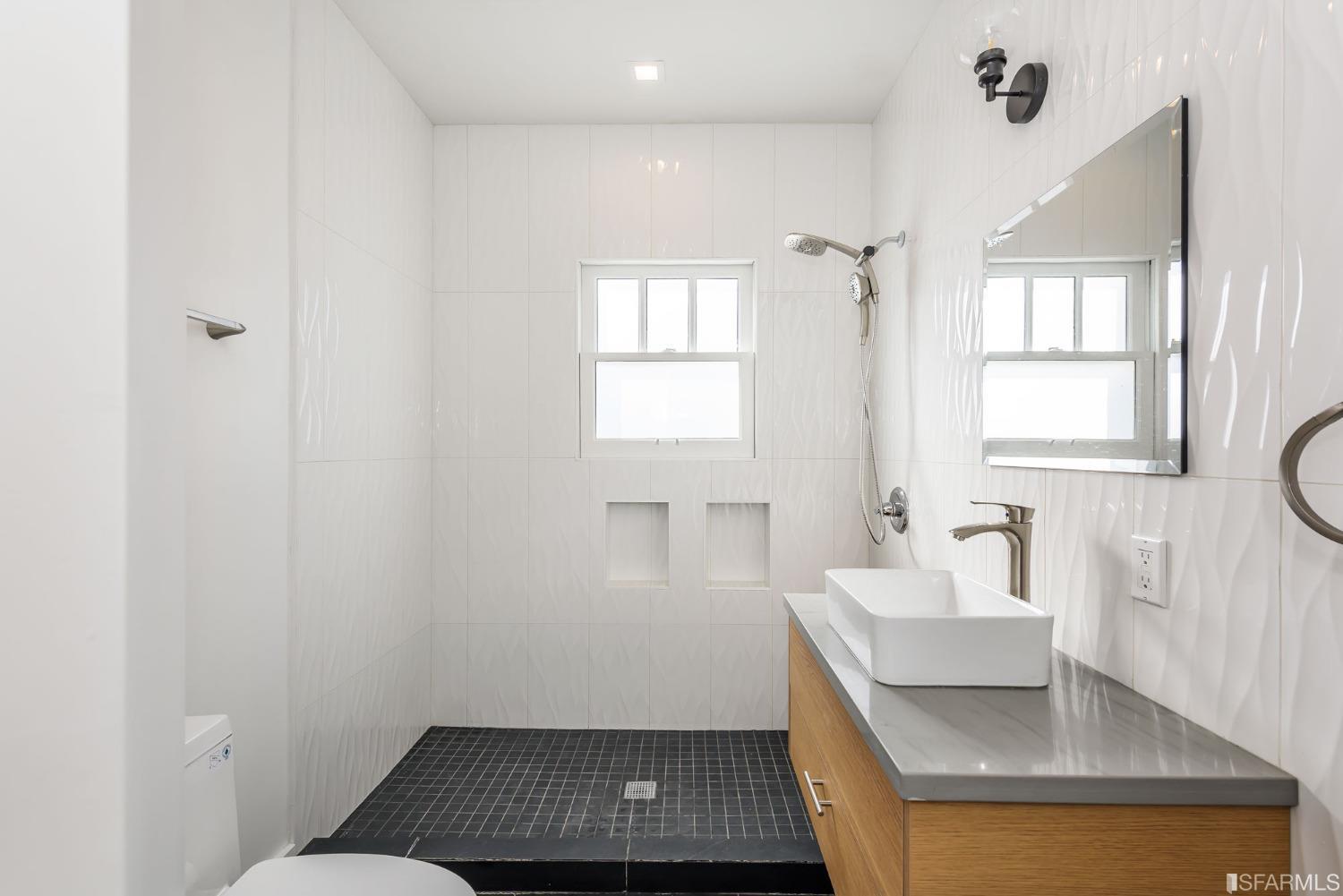 1100 Leavenworth Street Unit: 2