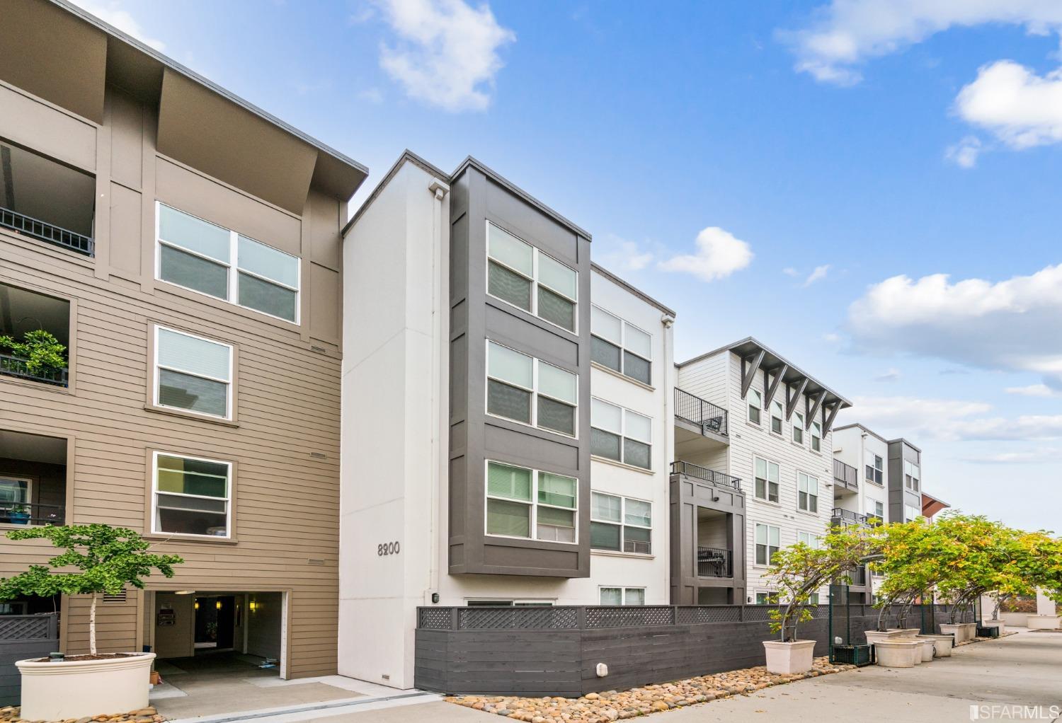 8100 Oceanview Terrace Unit: 204