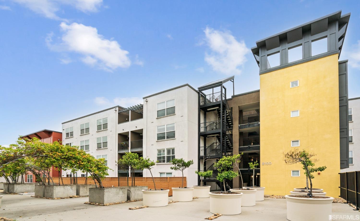 8100 Oceanview Terrace Unit: 204