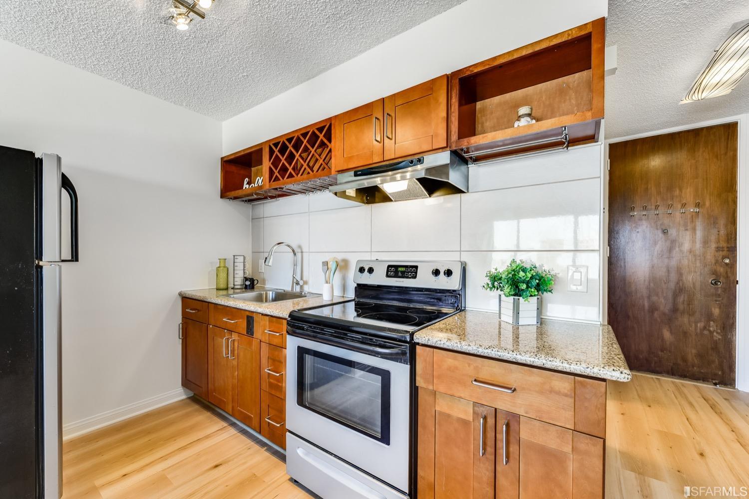 1001 Pine Street Unit: 1008