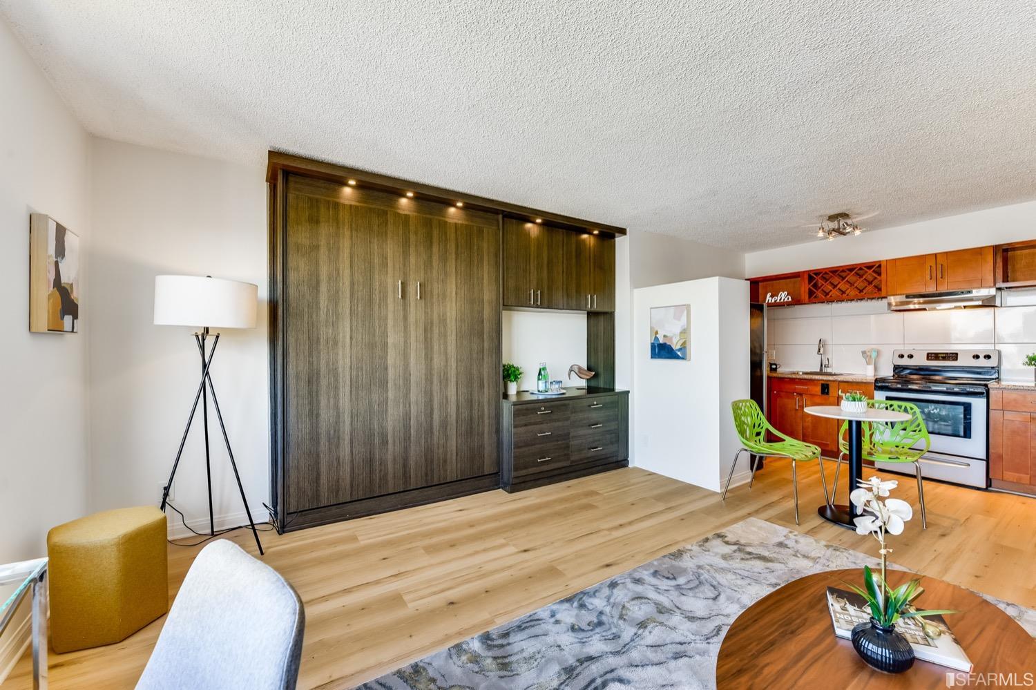 1001 Pine Street Unit: 1008