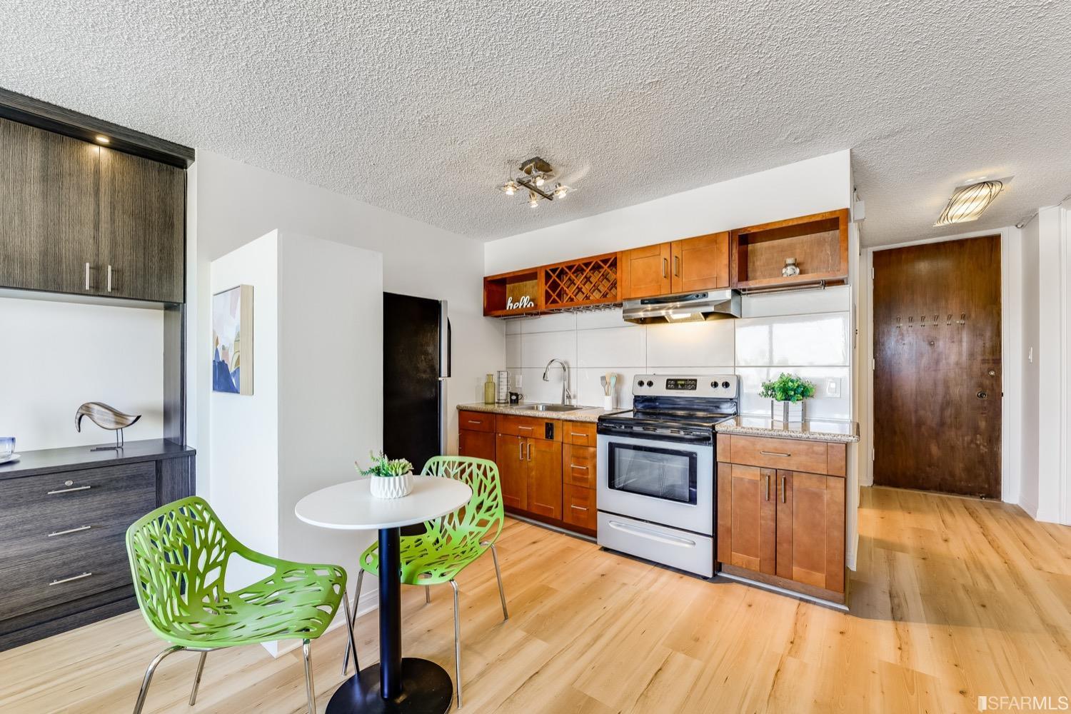 1001 Pine Street Unit: 1008