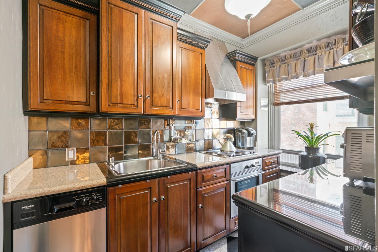 631 Ofarrell Street Unit: 712