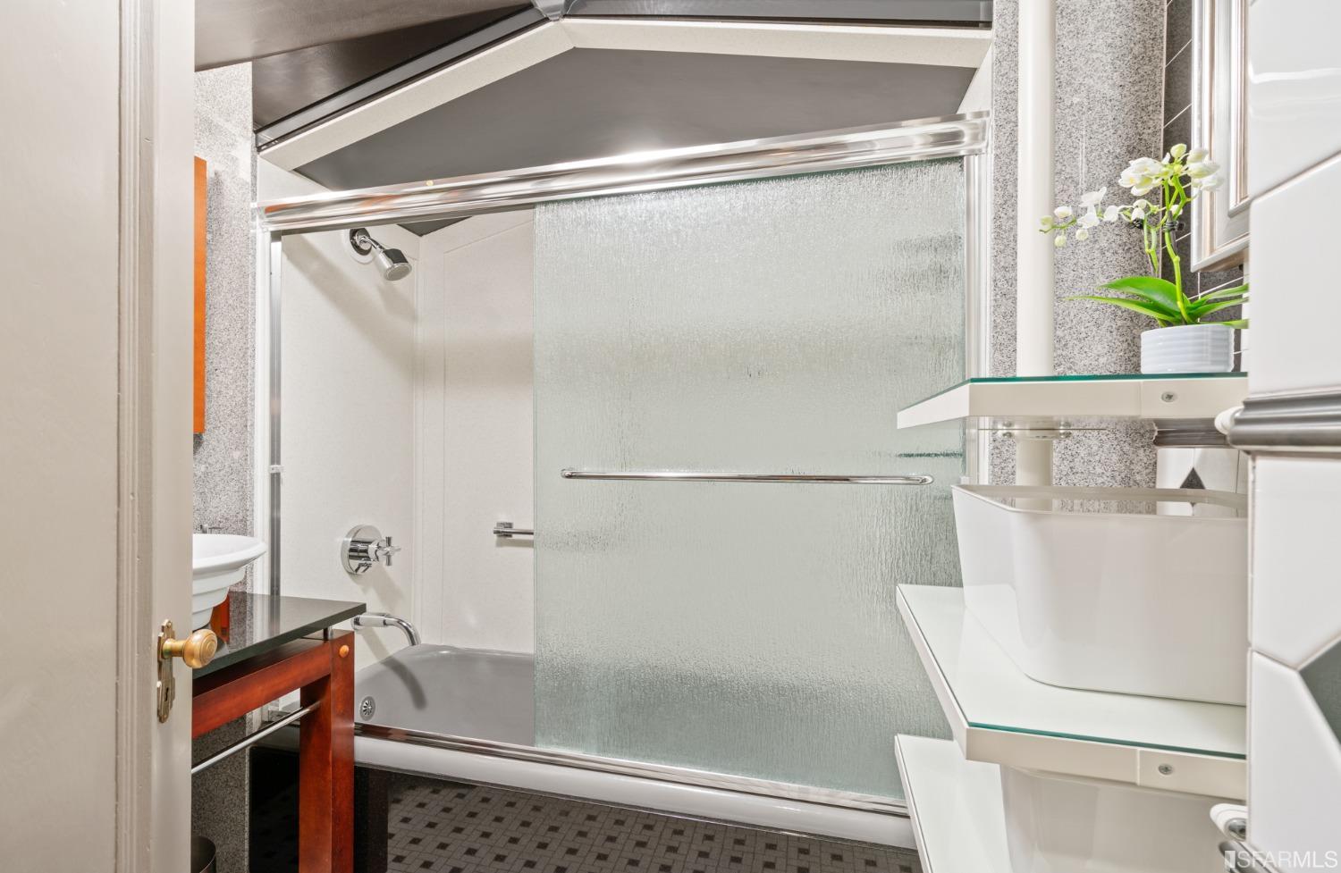 631 Ofarrell Street Unit: 712