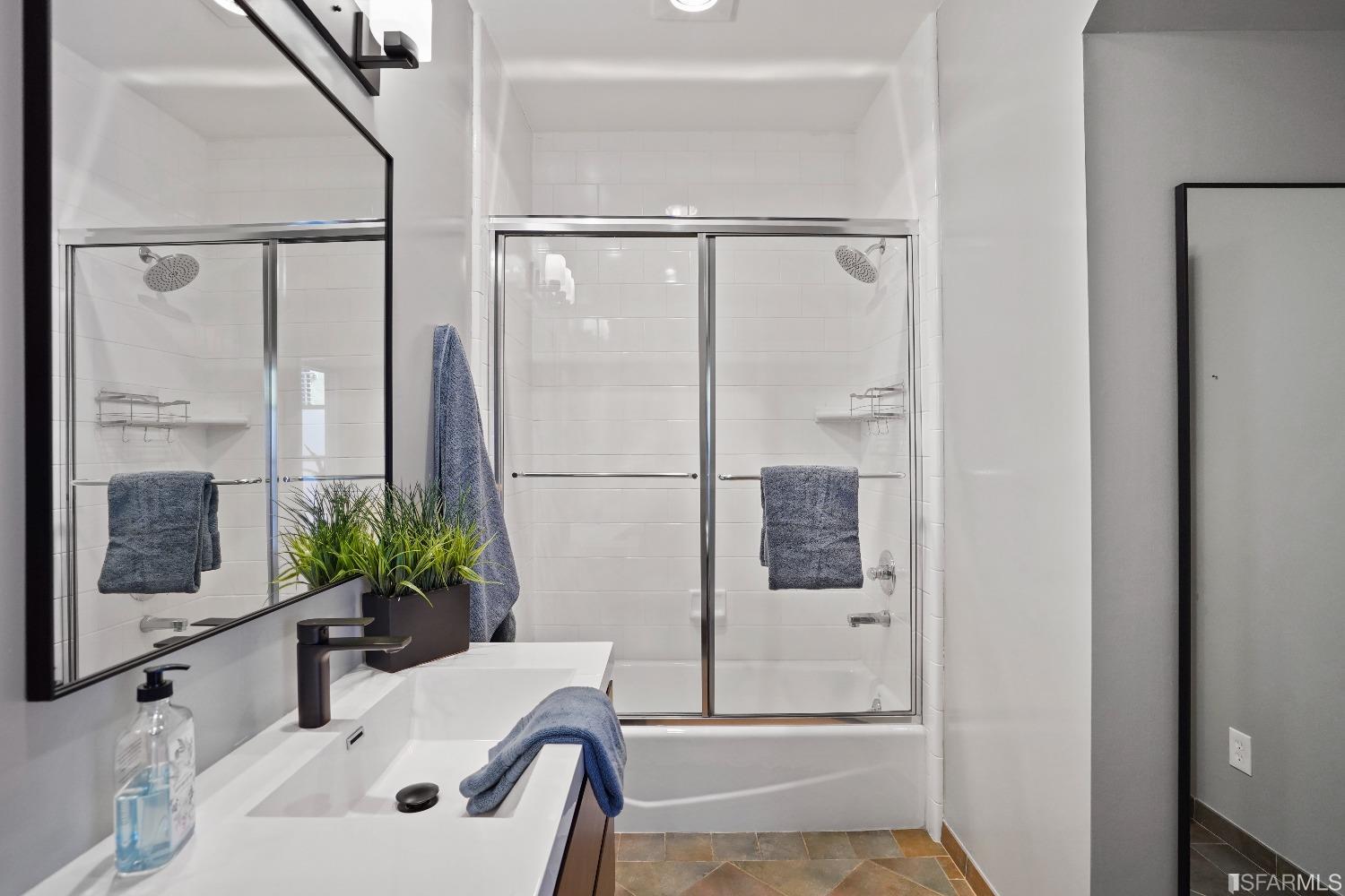 128 Morris Street Unit: 2