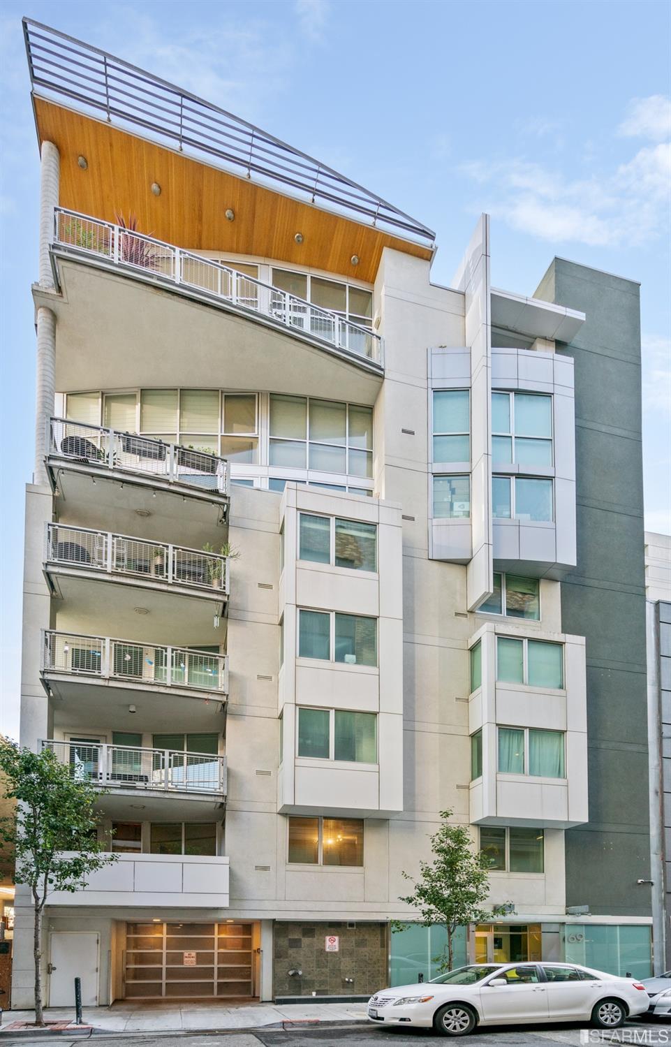 69 Clementina Street Unit: 804