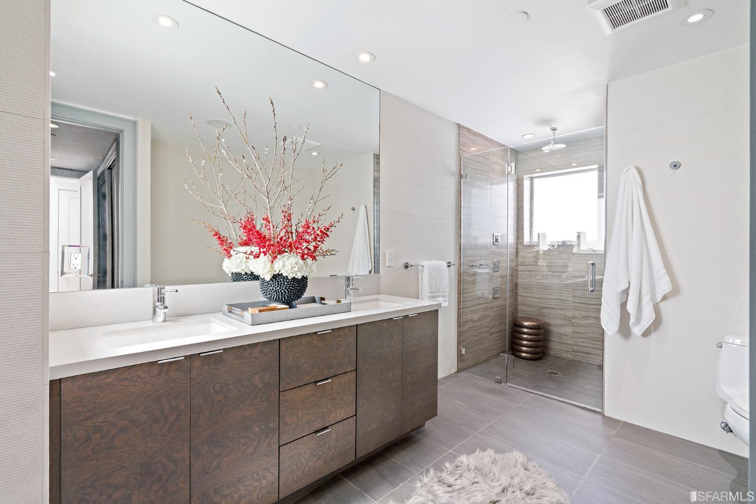 1268 Lombard Street Unit: 4