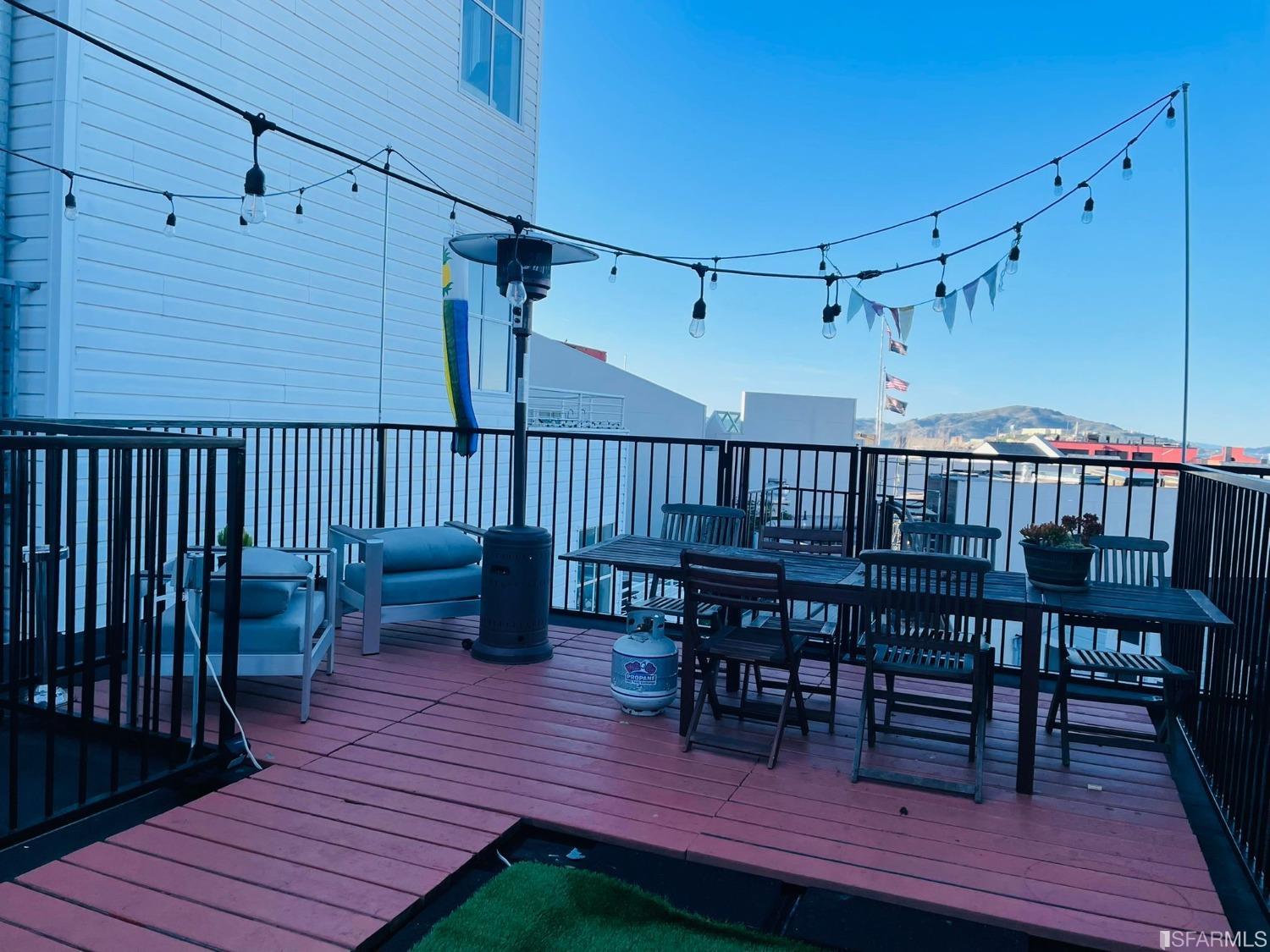 738 North Point Street