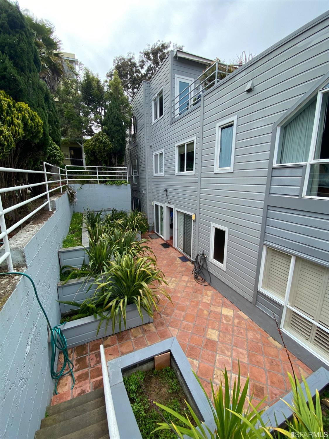 757 North Point Street Unit: 1