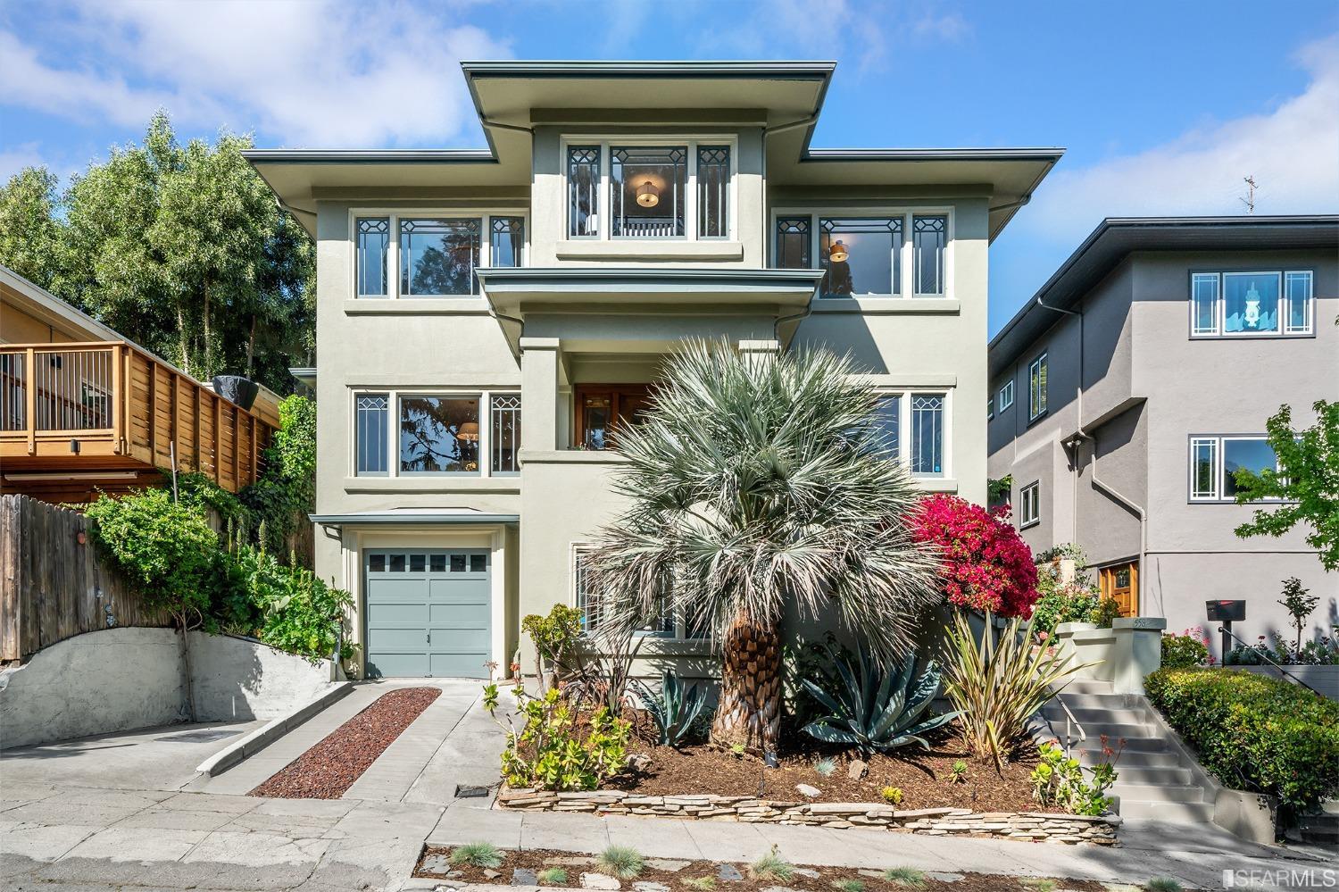 558 Walavista Avenue