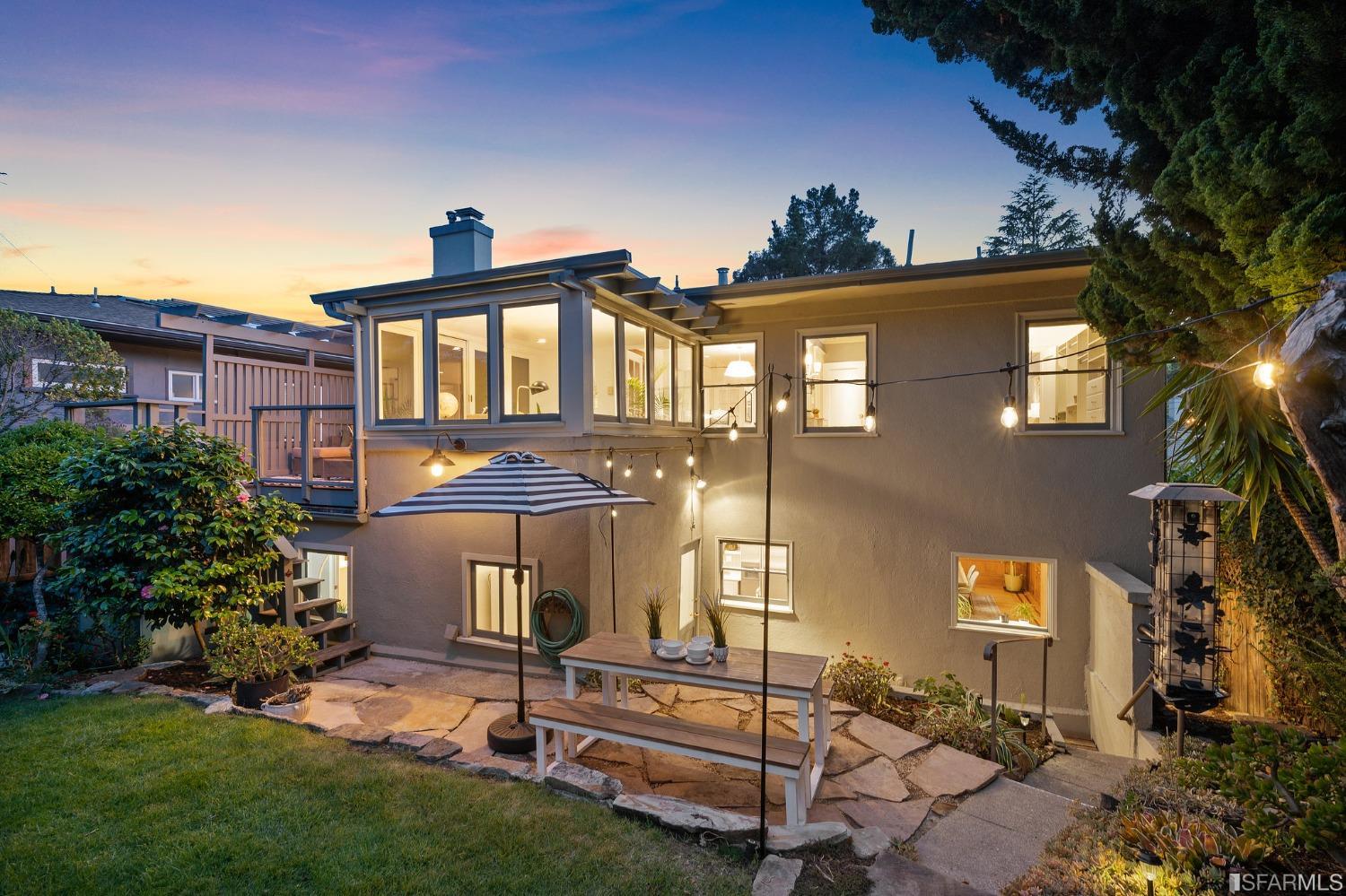 558 Walavista Avenue