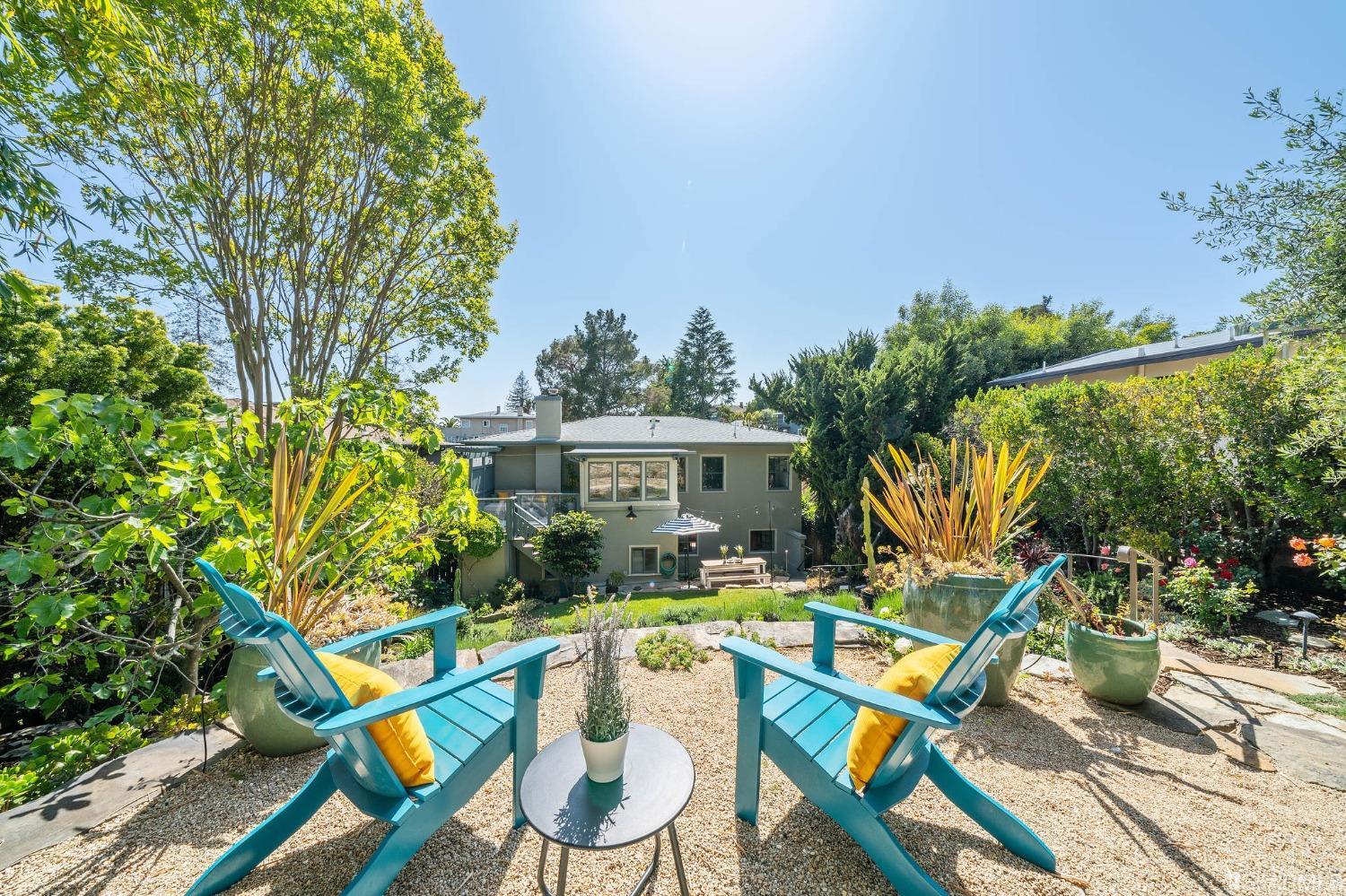 558 Walavista Avenue