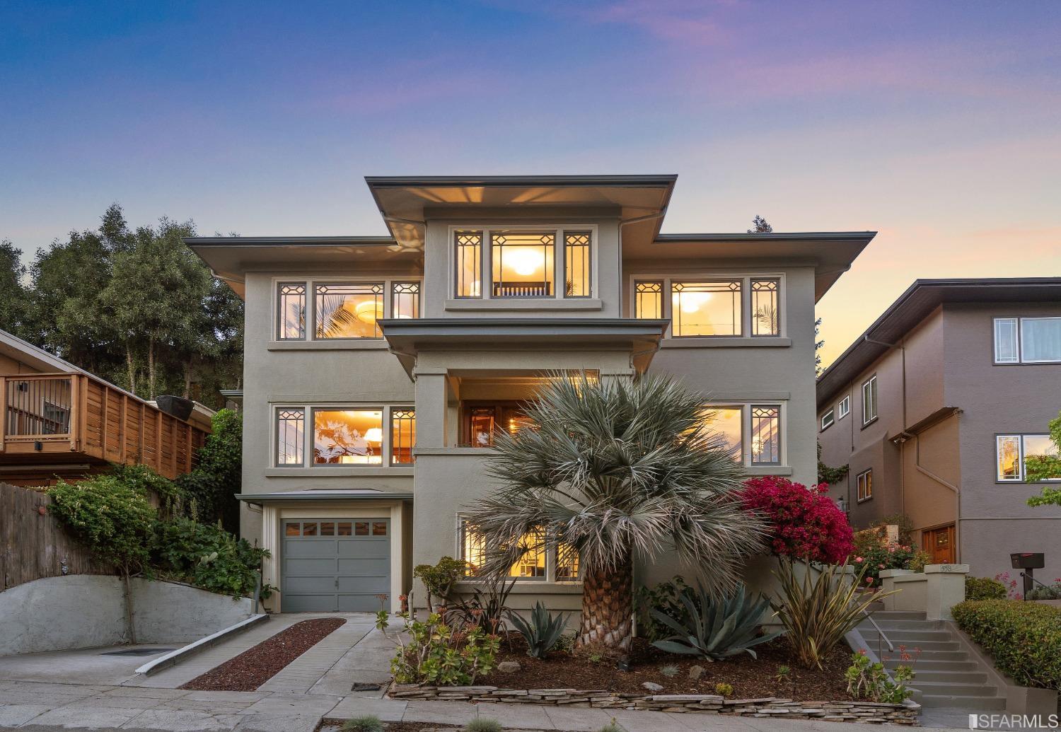 558 Walavista Avenue