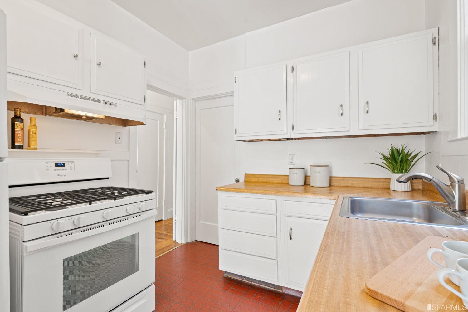 2554 Franklin Street