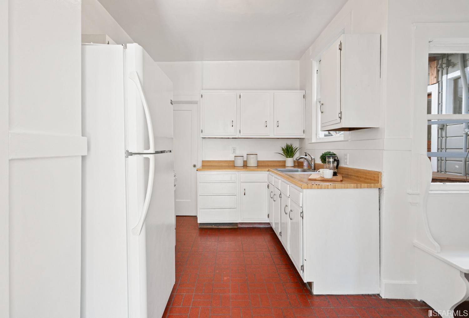 2554 Franklin Street