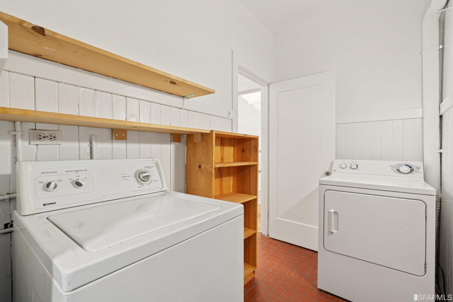 2554 Franklin Street