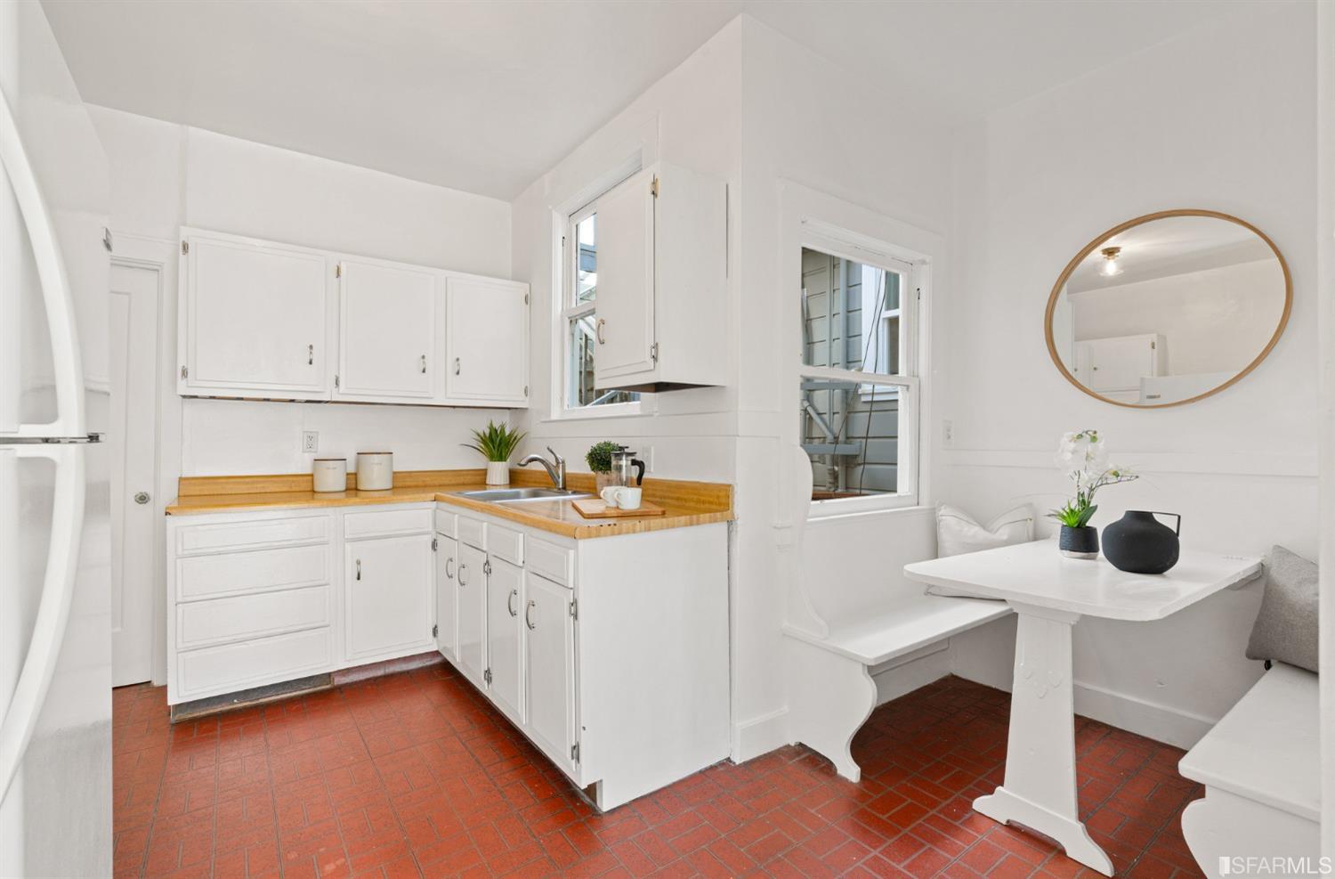 2554 Franklin Street