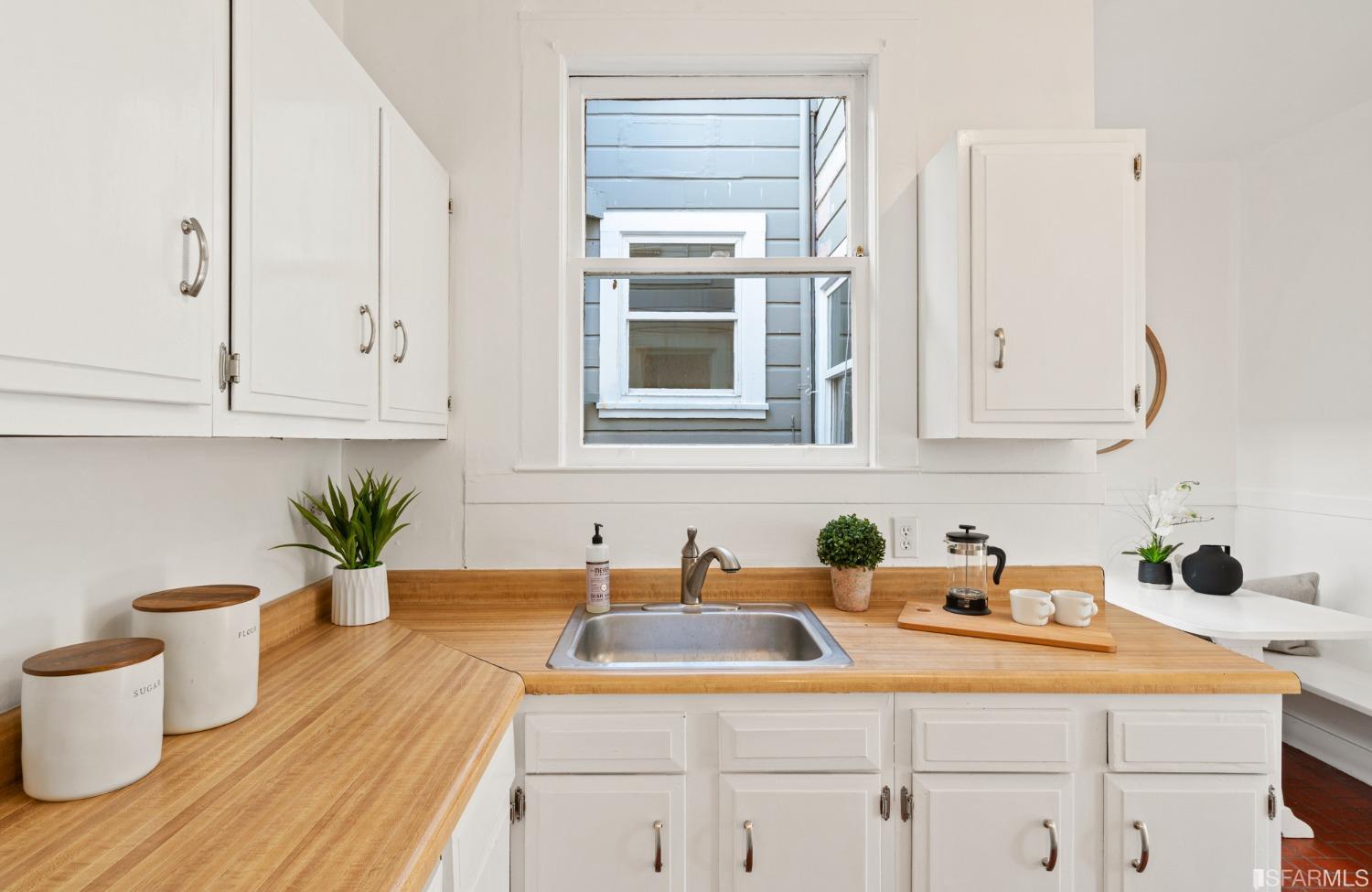 2554 Franklin Street