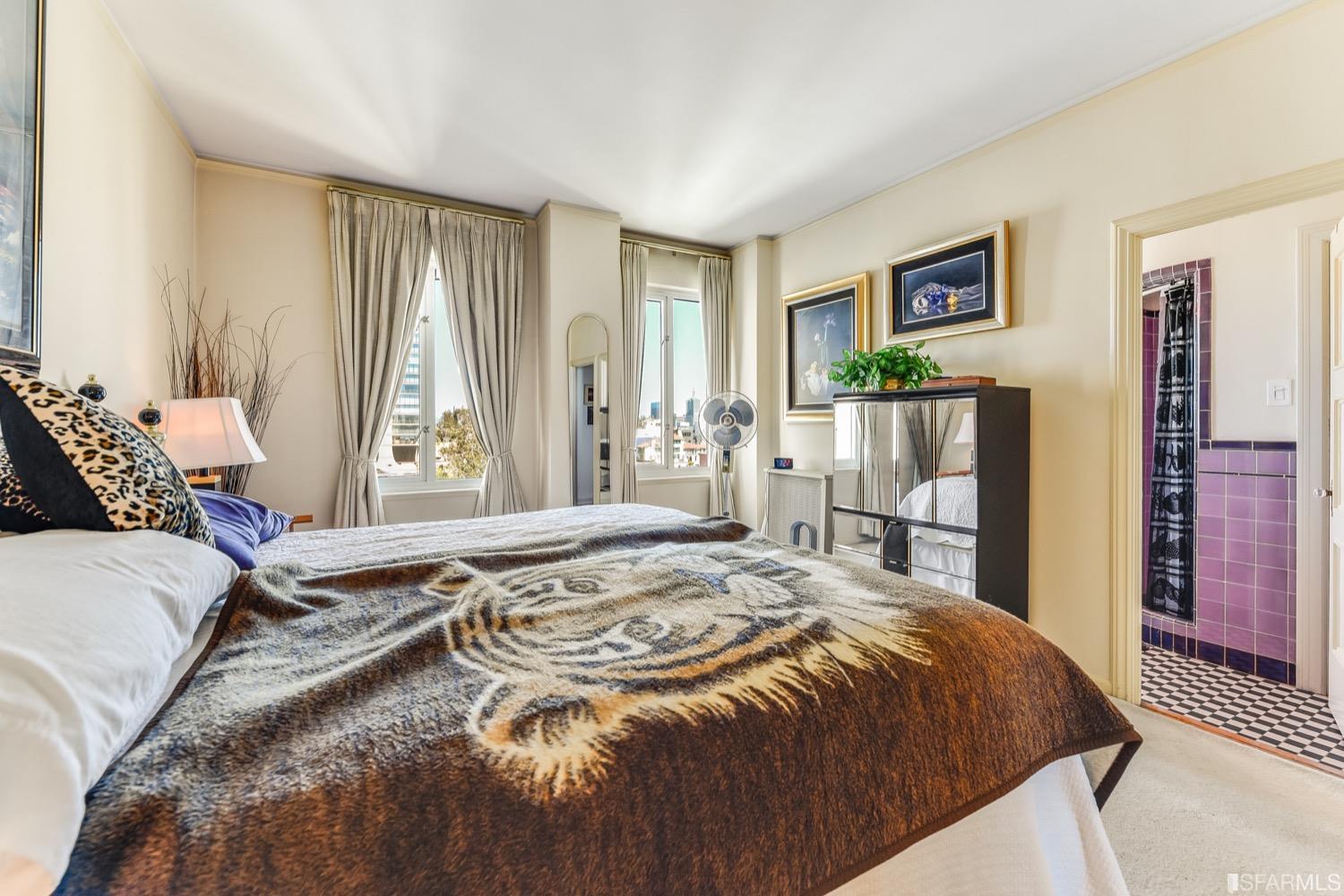 1101 Green Street Unit: 702