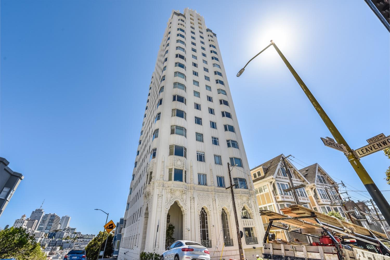 1101 Green Street Unit: 702