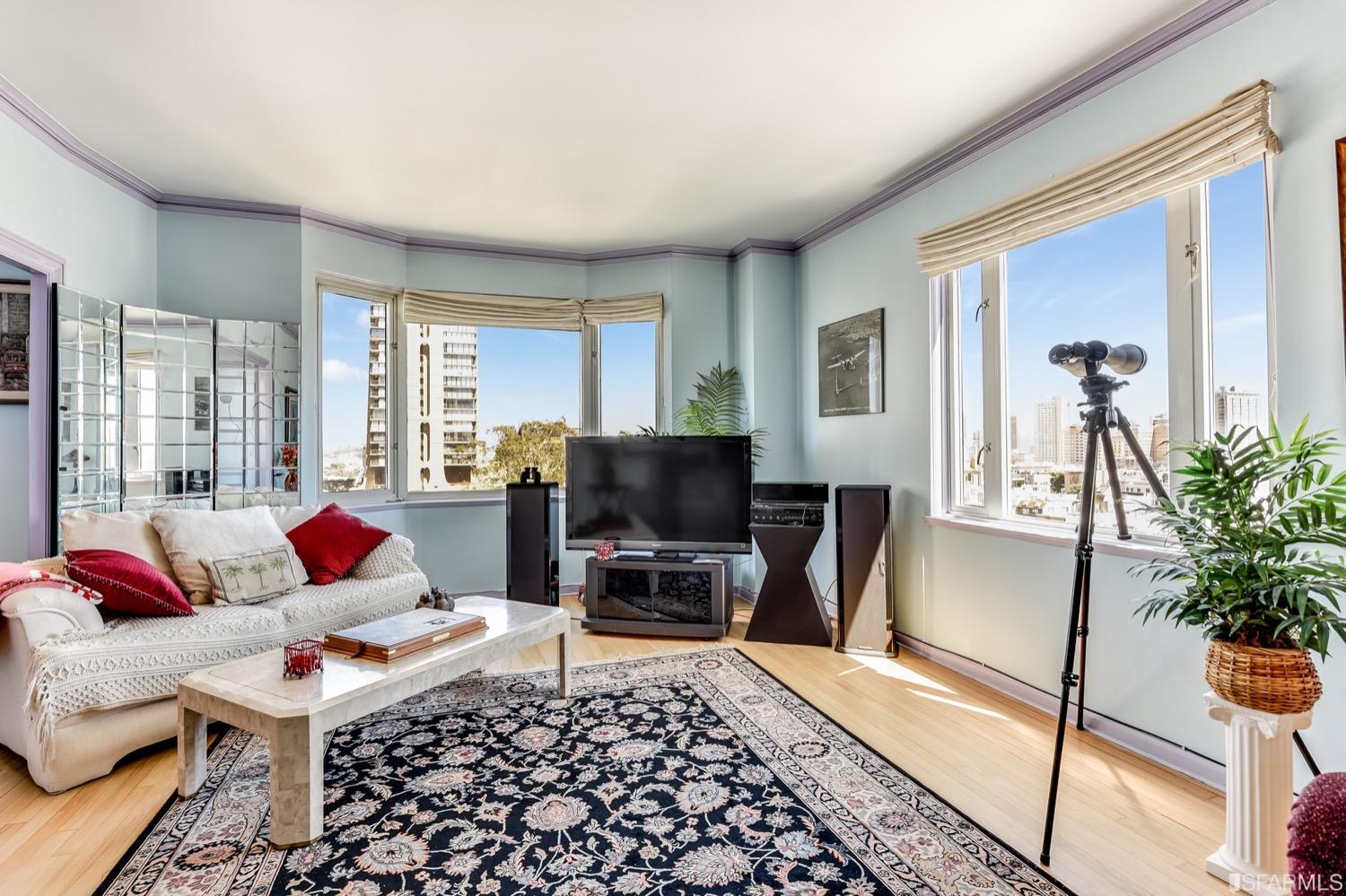 1101 Green Street Unit: 702