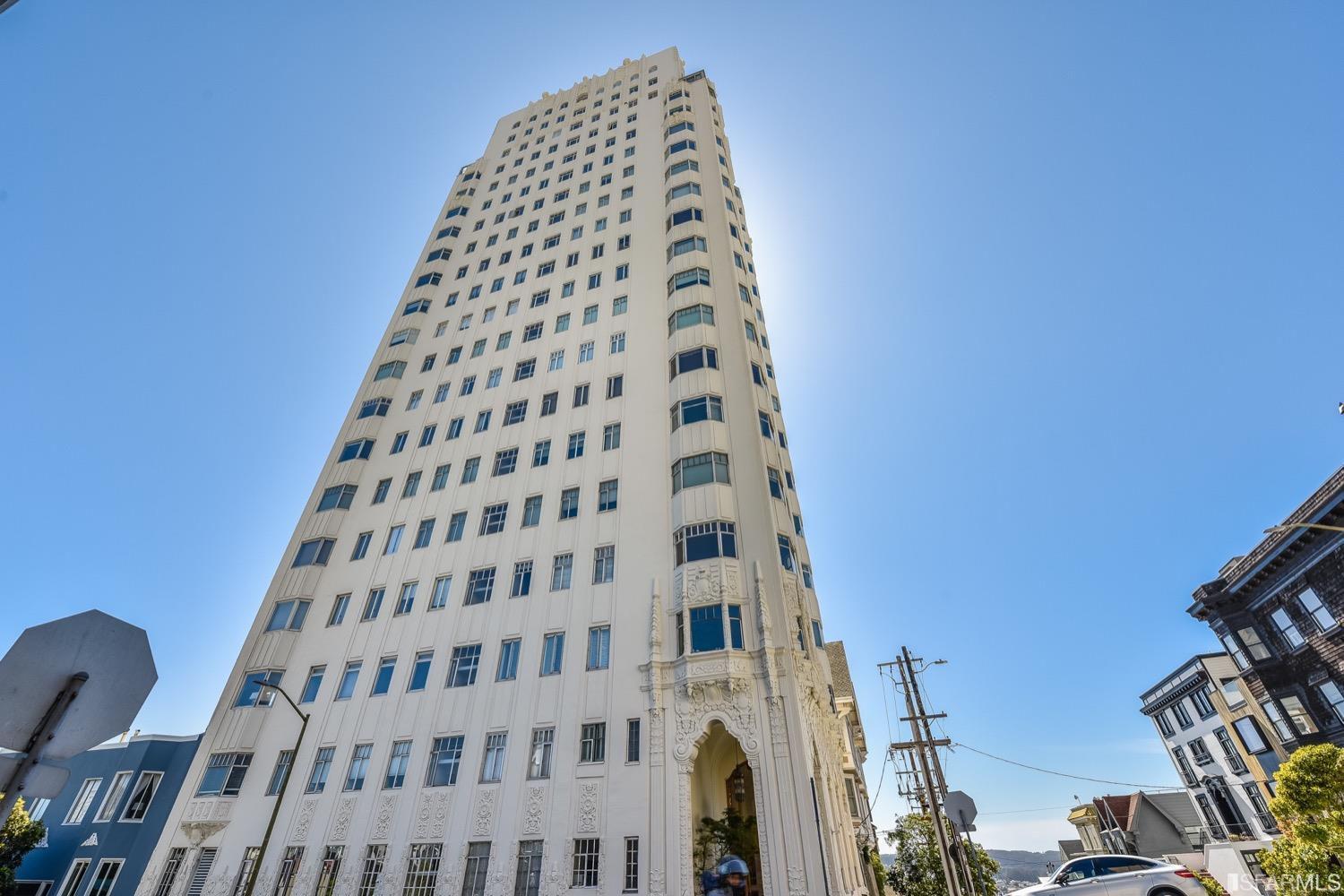 1101 Green Street Unit: 702