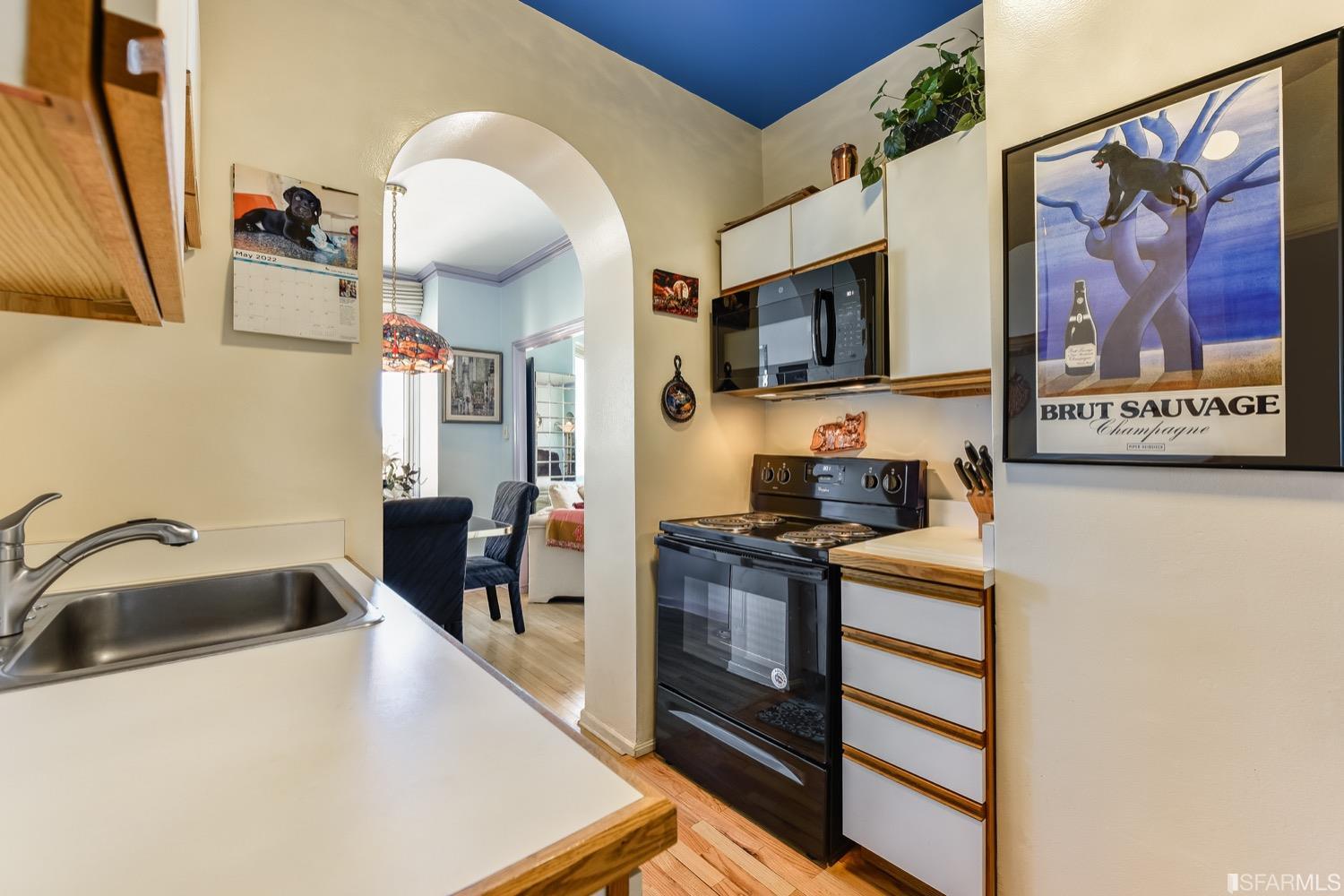 1101 Green Street Unit: 702