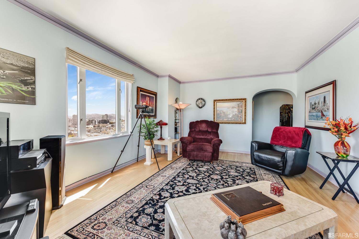 1101 Green Street Unit: 702