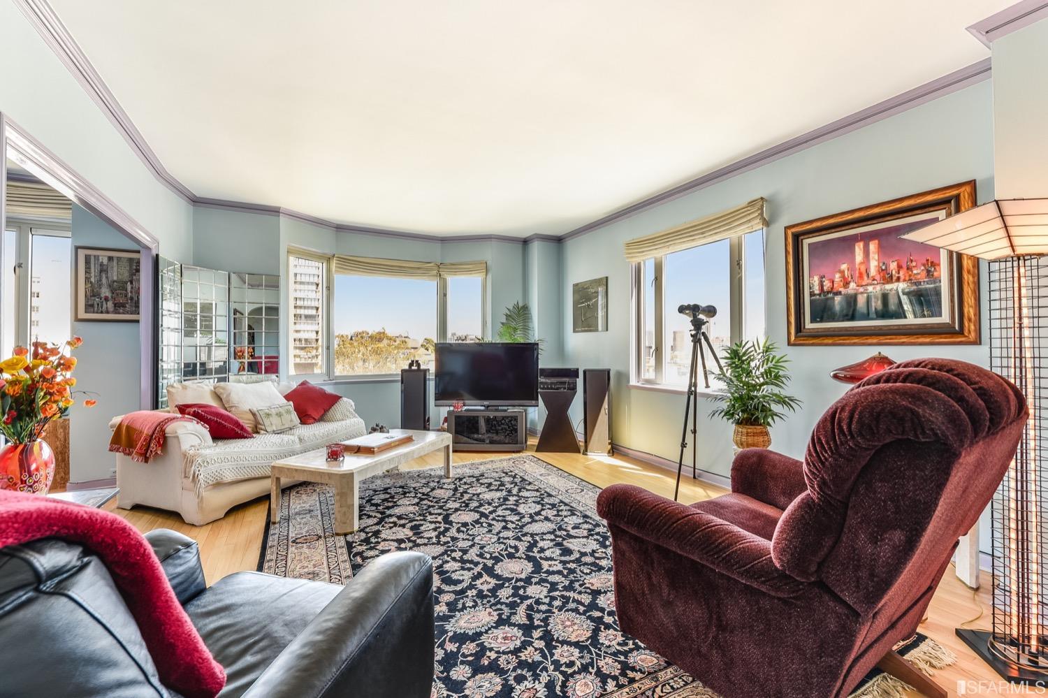 1101 Green Street Unit: 702