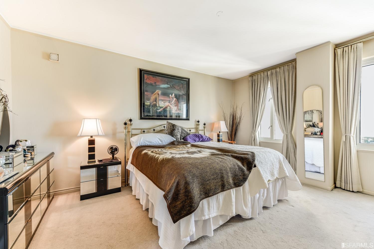 1101 Green Street Unit: 702