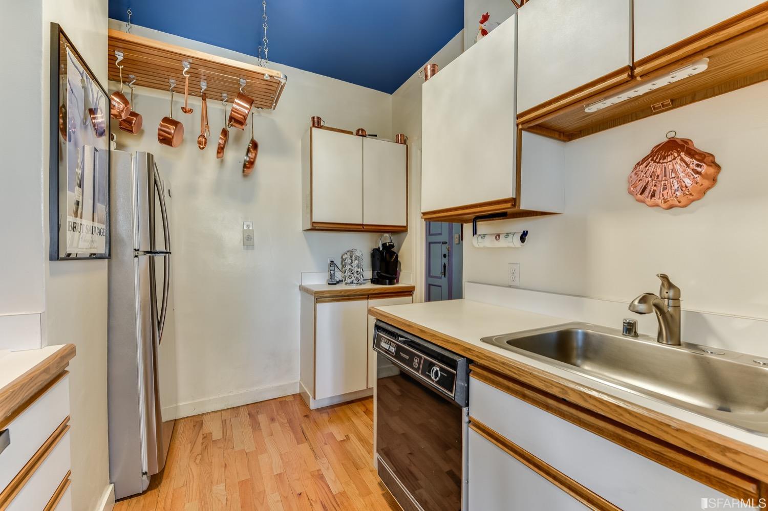 1101 Green Street Unit: 702