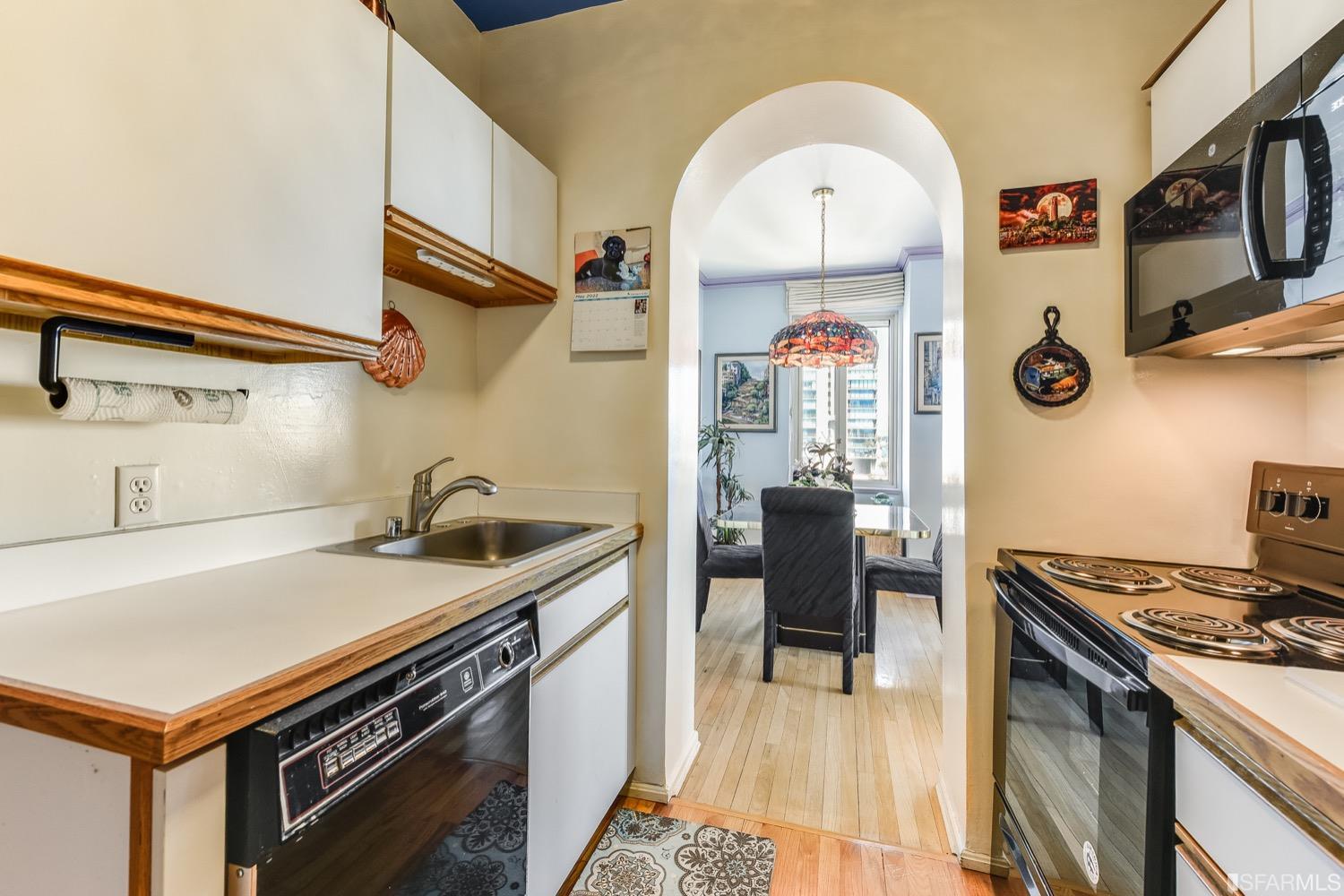 1101 Green Street Unit: 702