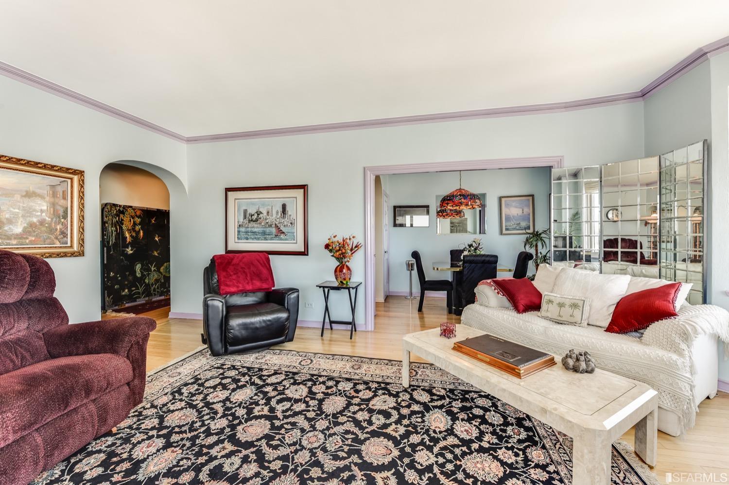 1101 Green Street Unit: 702