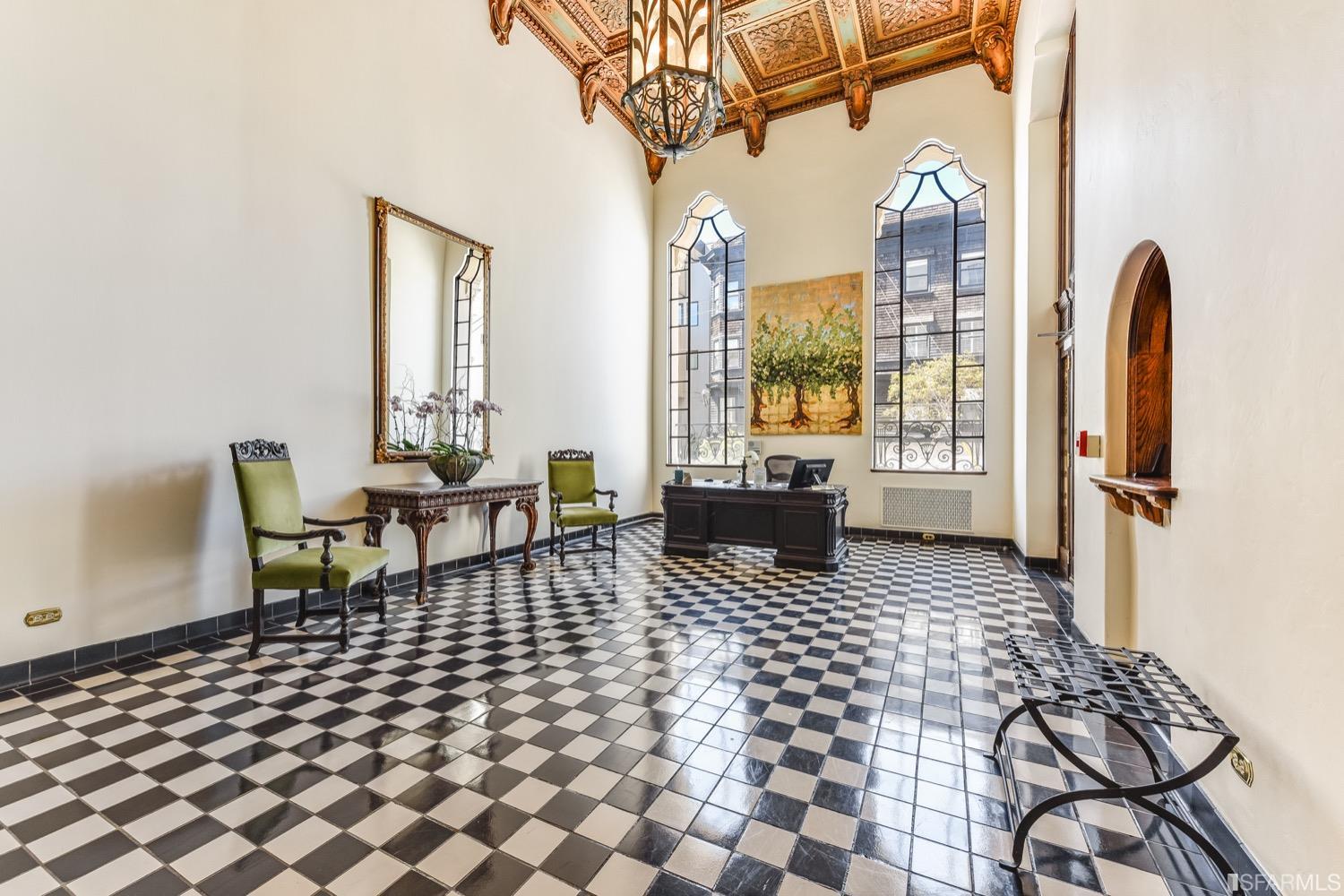 1101 Green Street Unit: 702