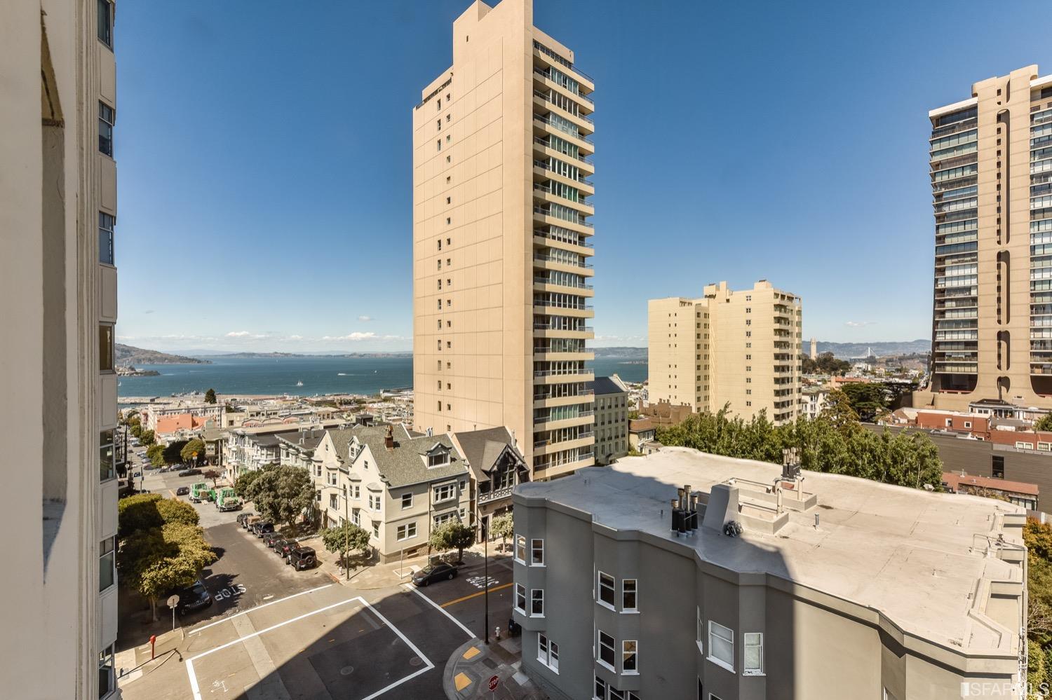 1101 Green Street Unit: 702