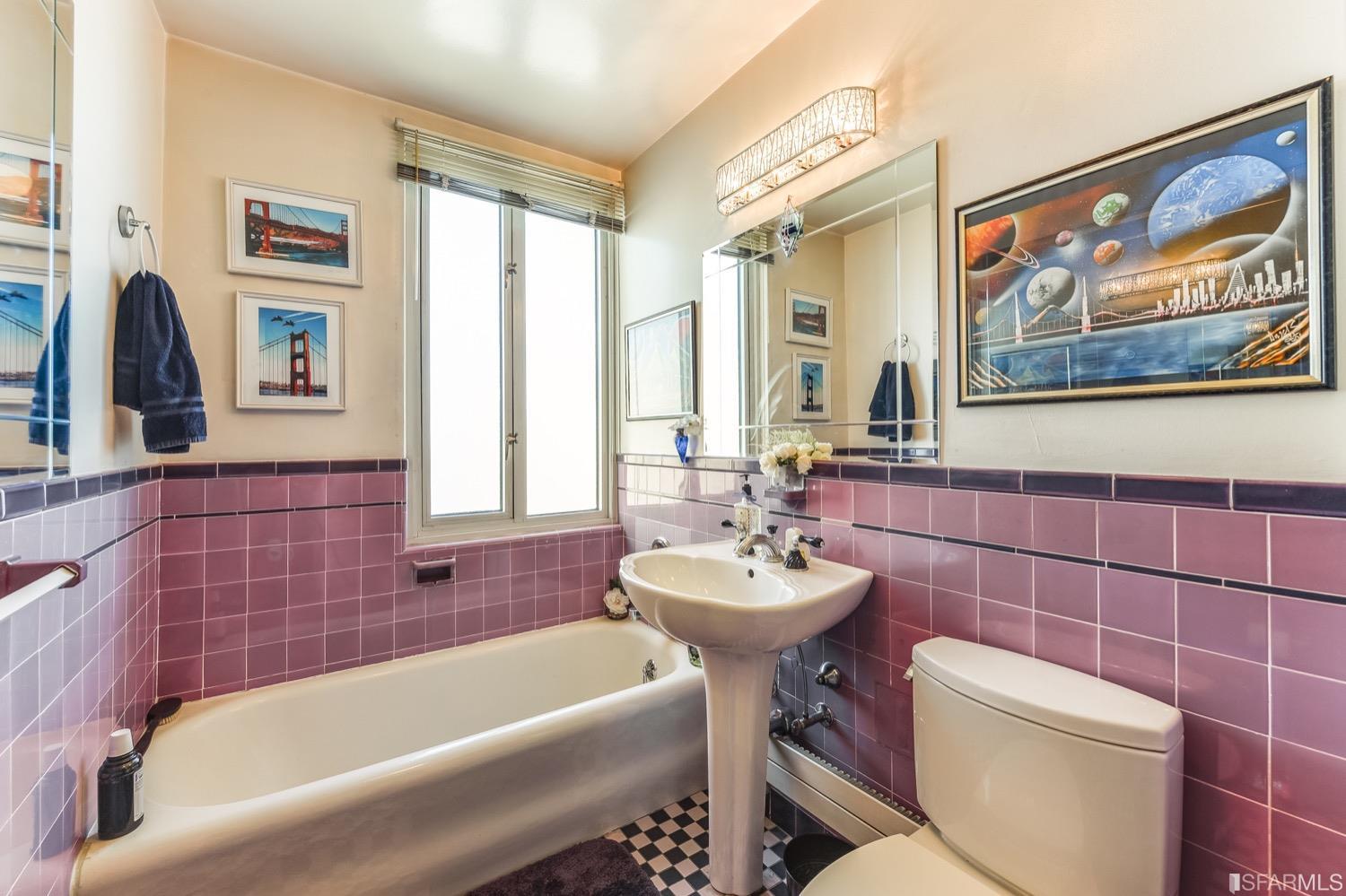 1101 Green Street Unit: 702