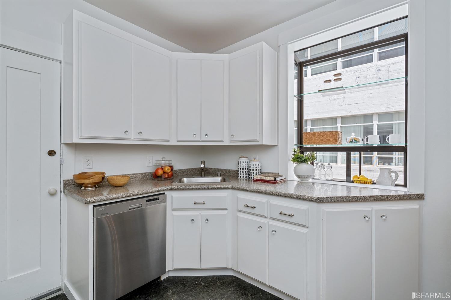 1855 Sacramento Street Unit: 3