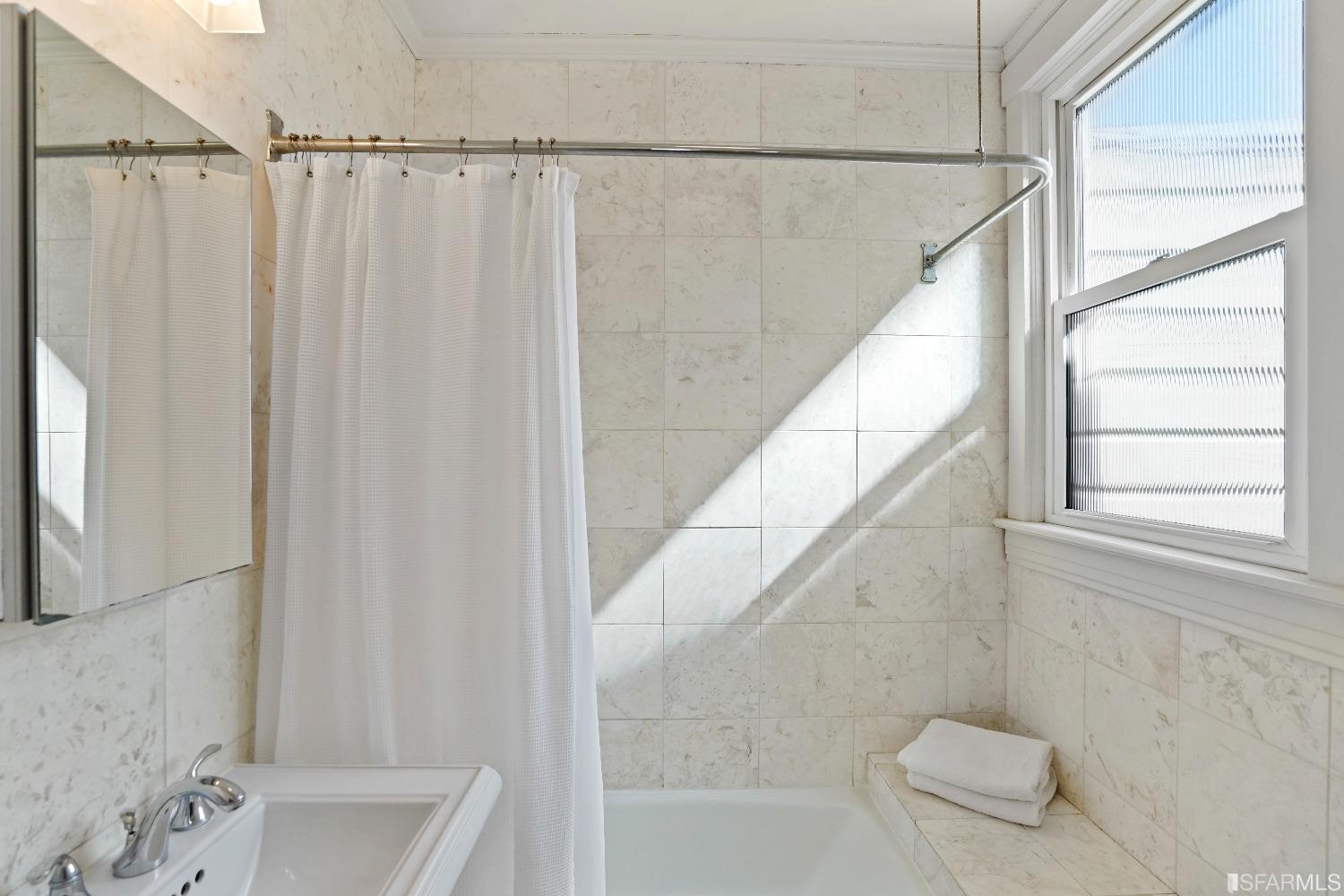 1530 Jones Street Unit: 5