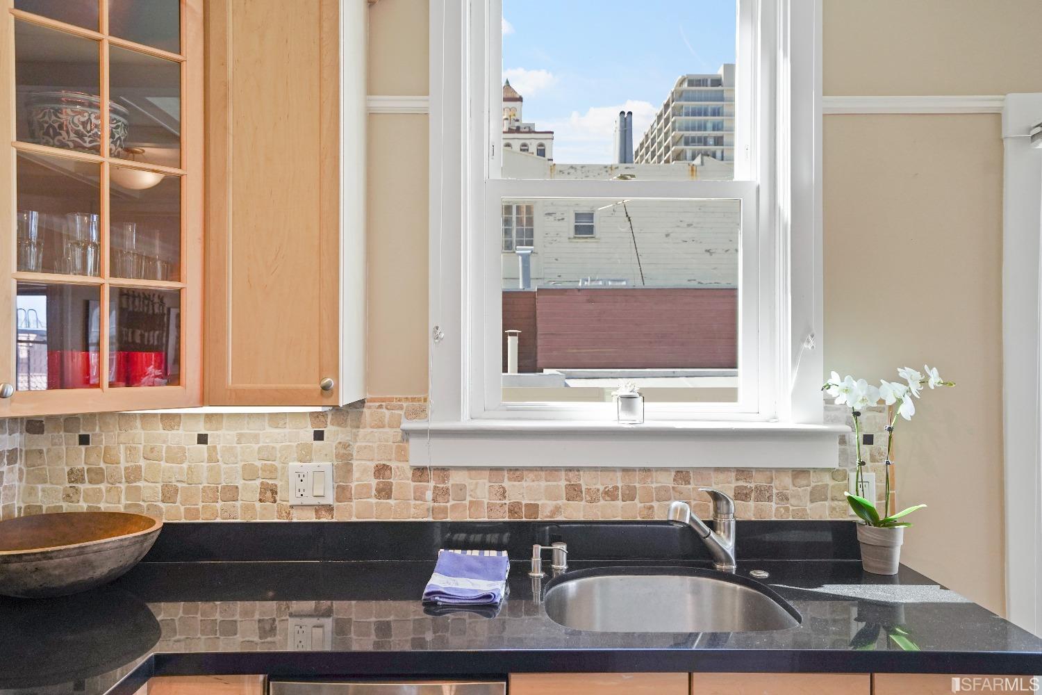 1530 Jones Street Unit: 5