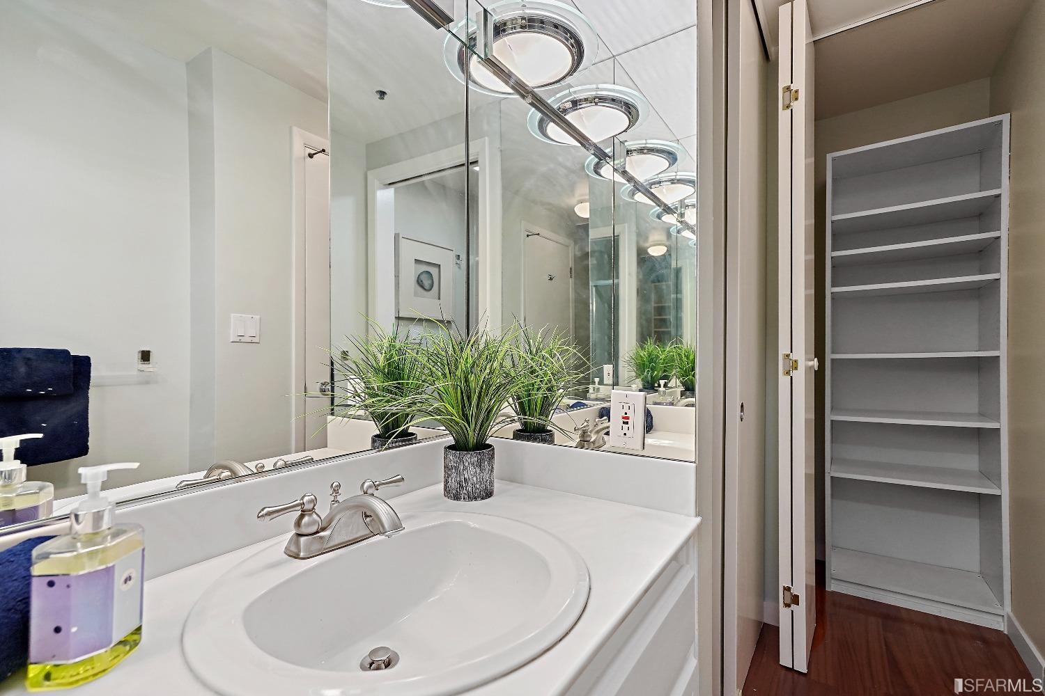 960 Bush Street Unit: 610