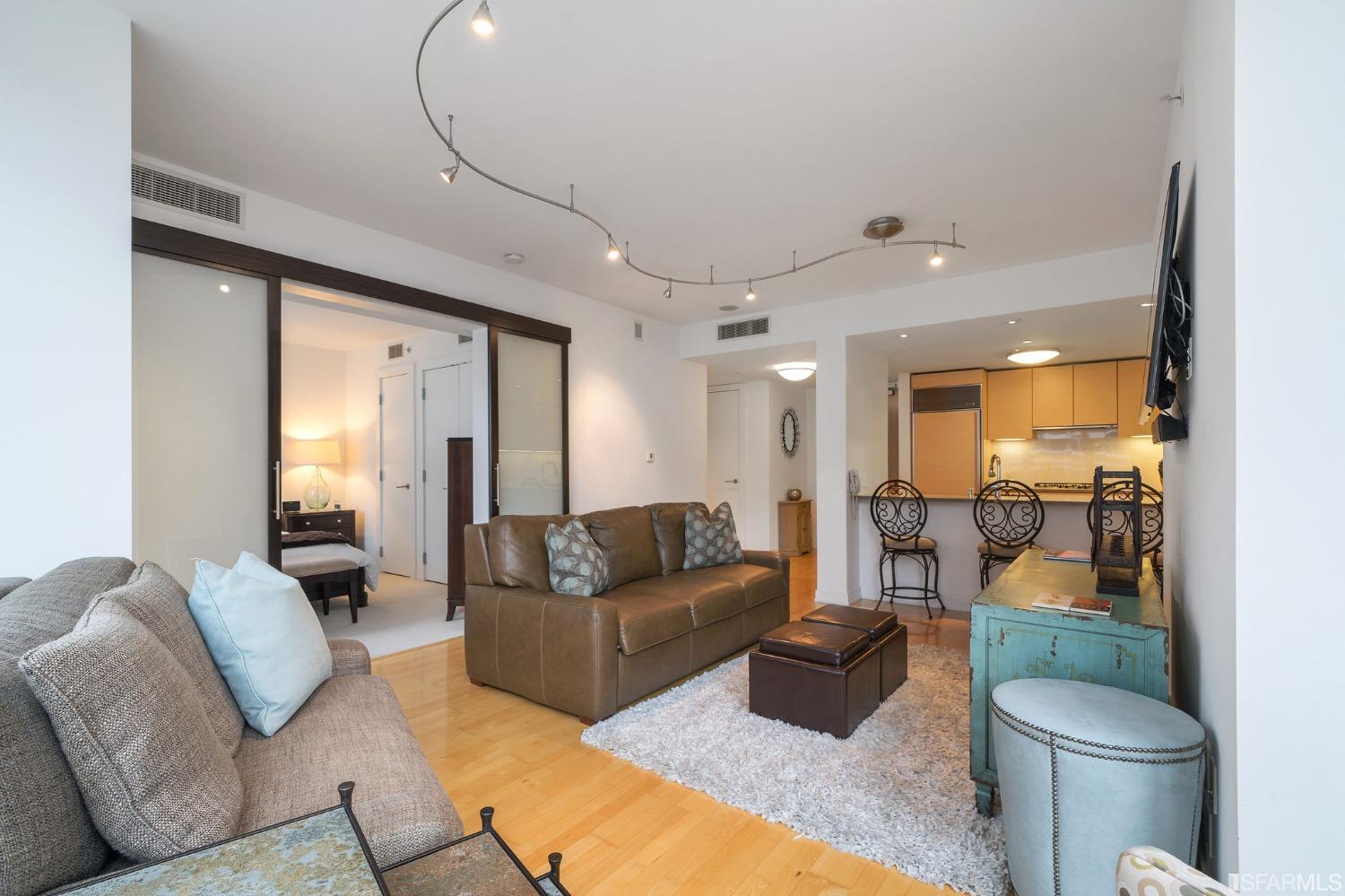 301 Mission Street Unit: 5H