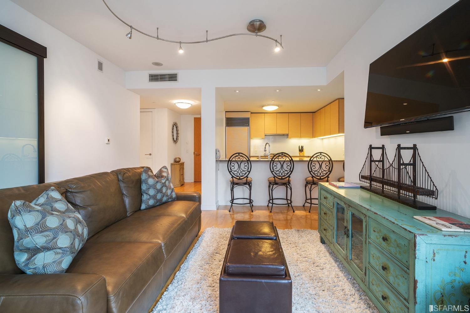 301 Mission Street Unit: 5H