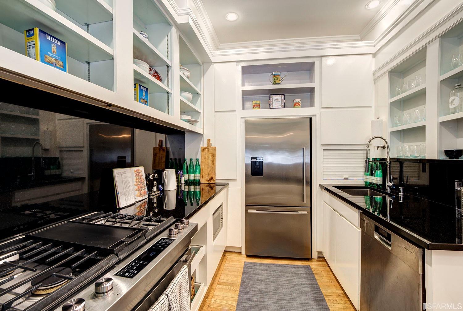 901 Powell Street Unit: 6