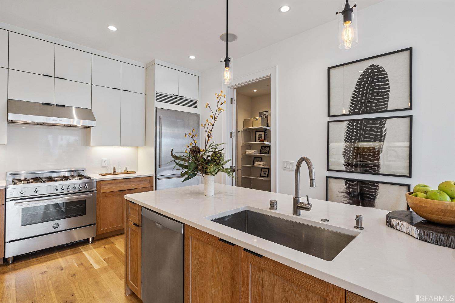 955 South Van Ness Avenue