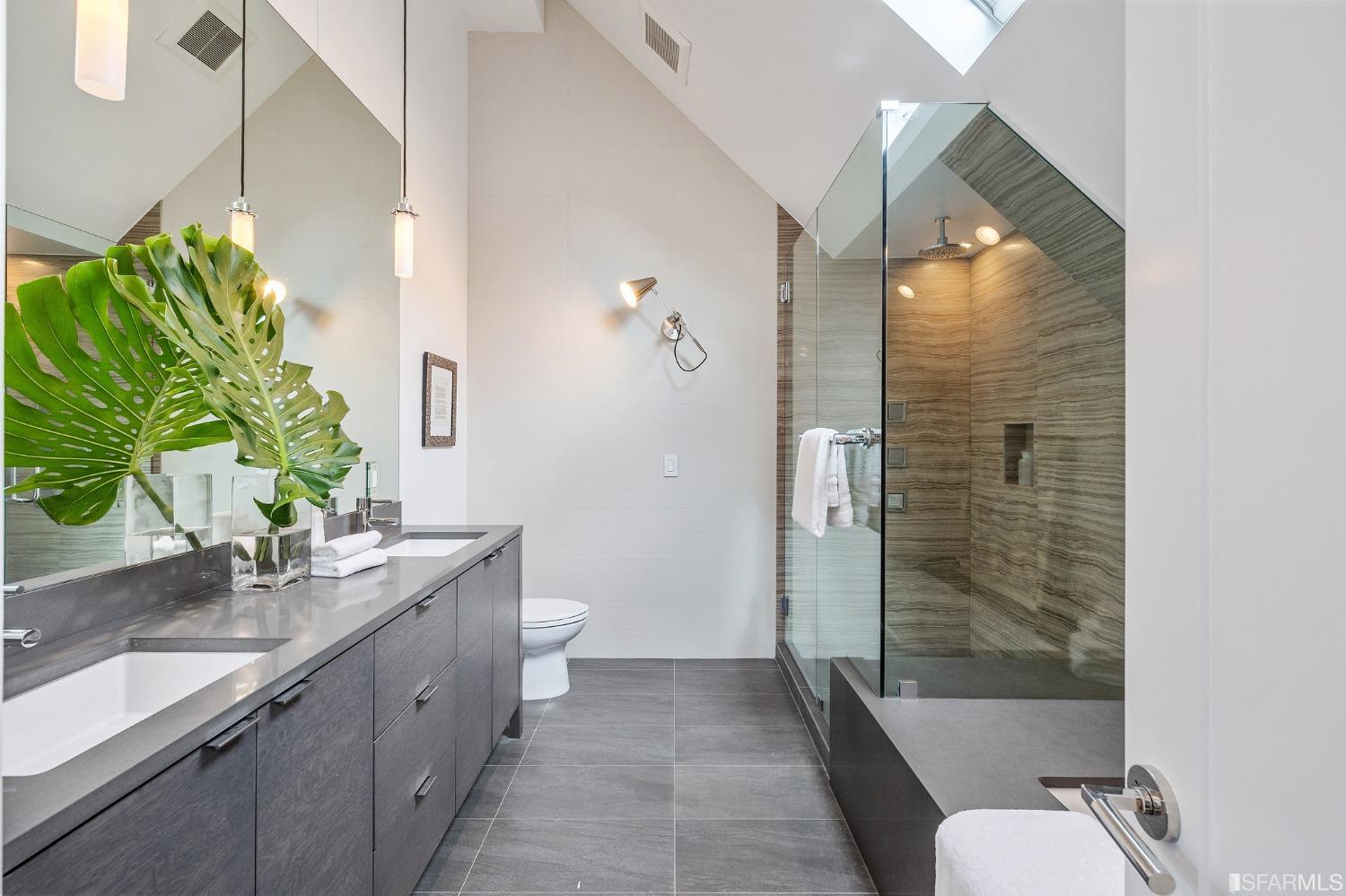 955 South Van Ness Avenue