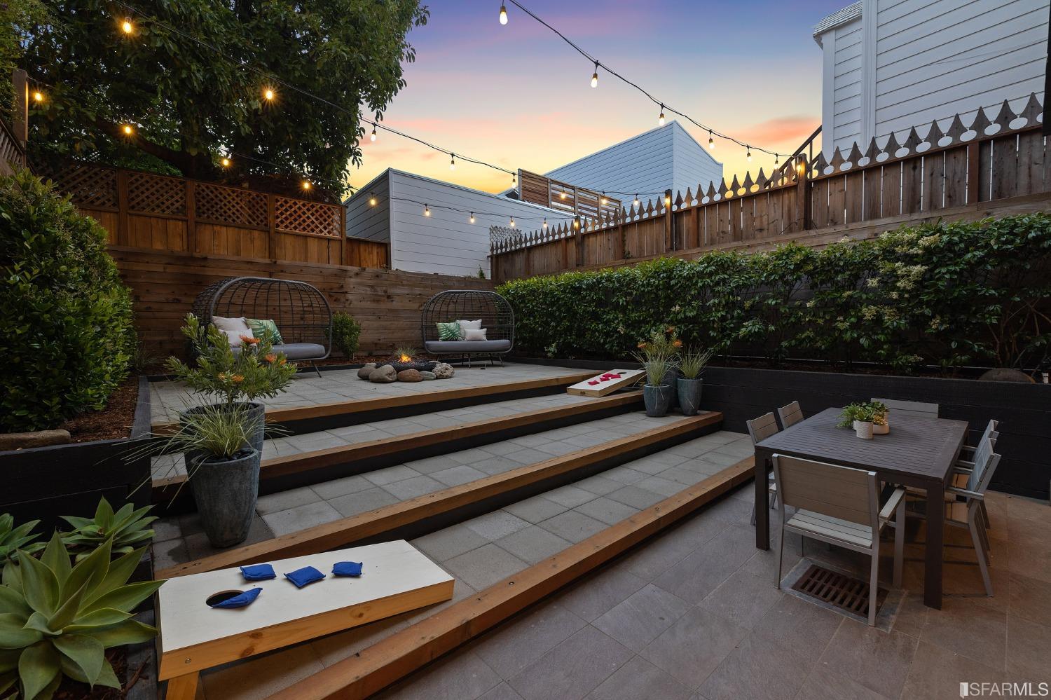 957 South Van Ness Avenue