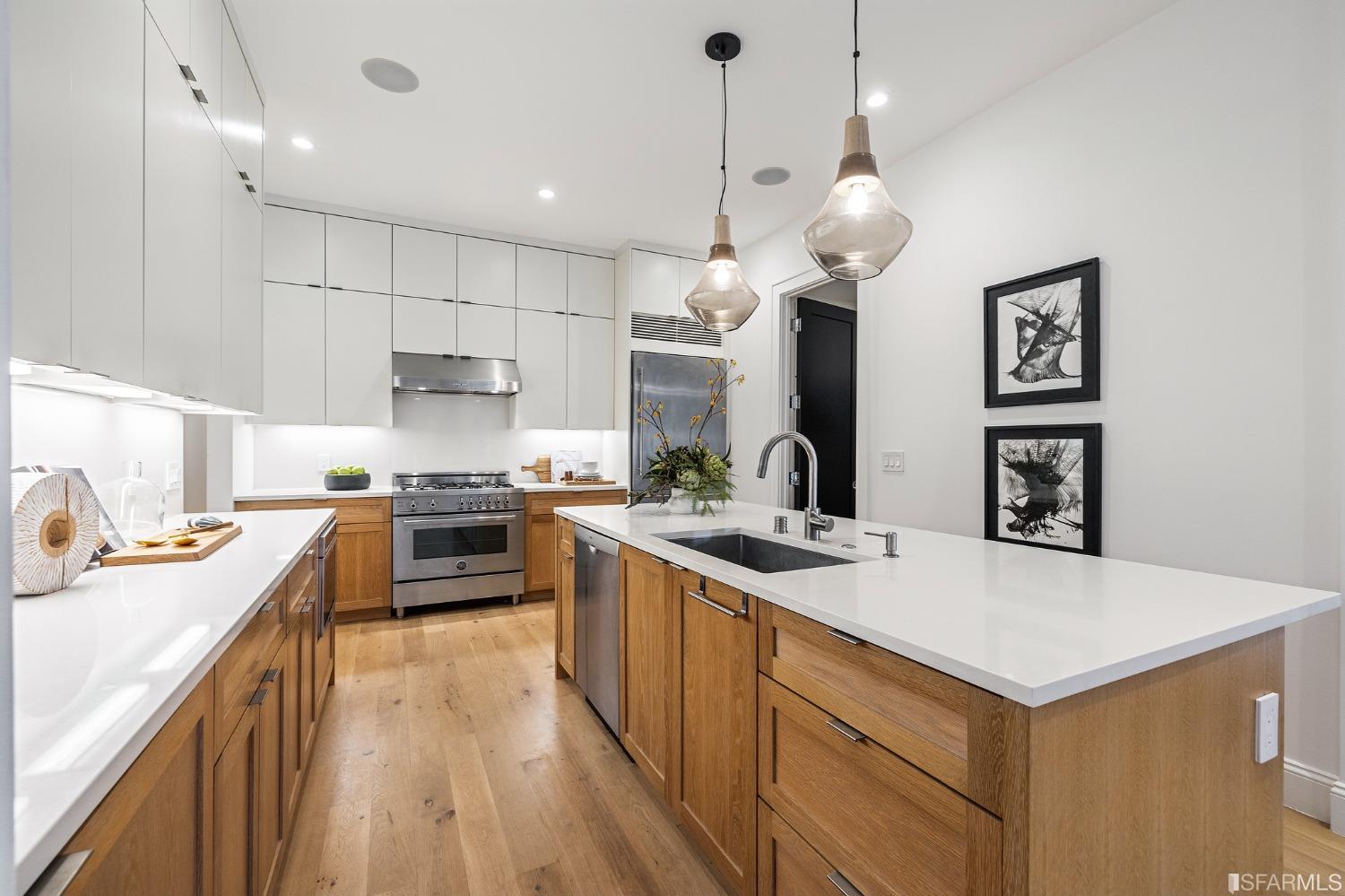 957 South Van Ness Avenue