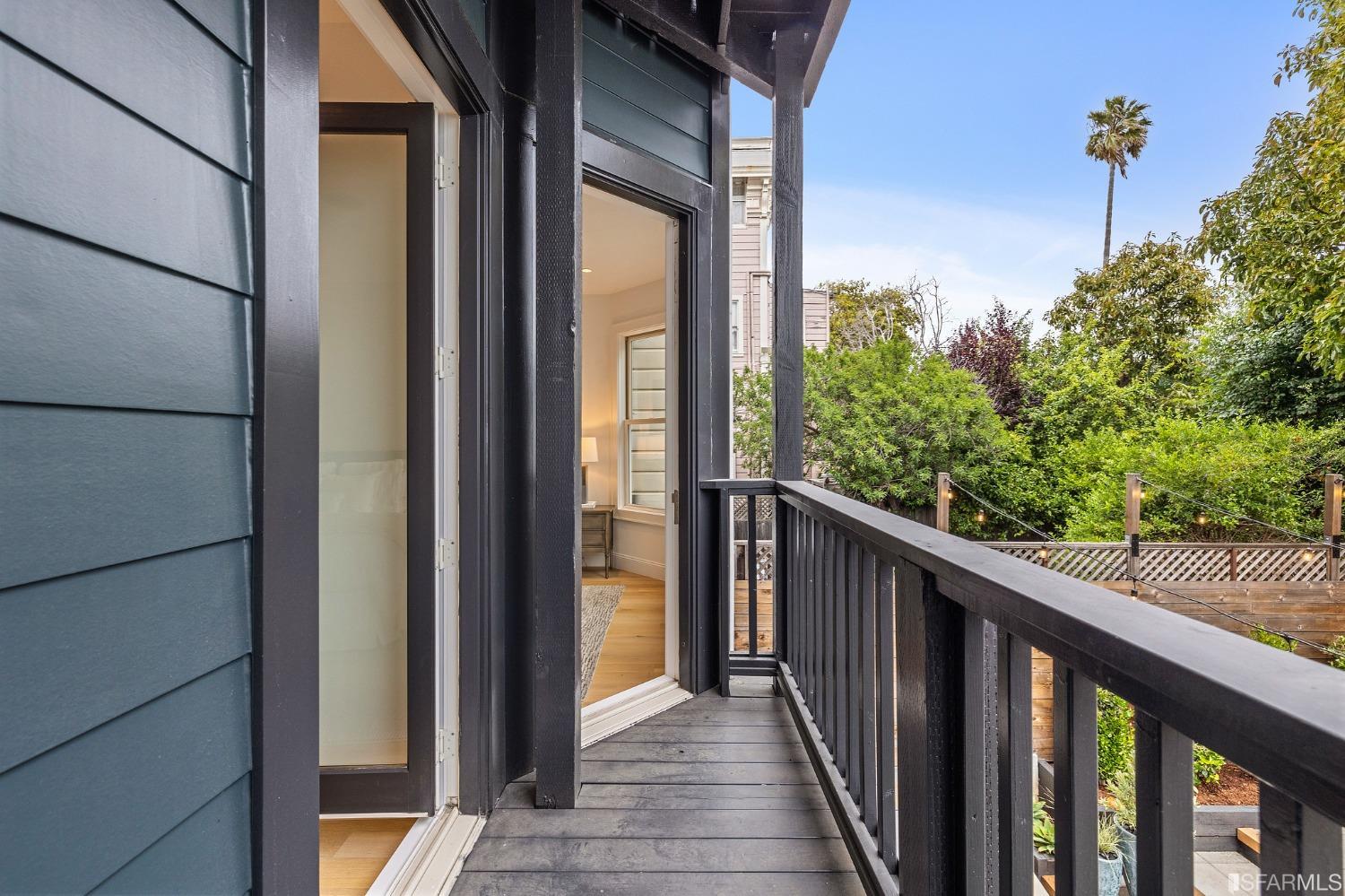 957 South Van Ness Avenue